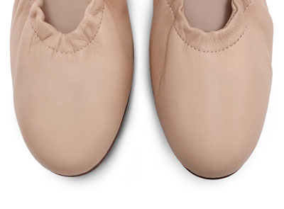 Glove ballet flats in powder pink leather with elastic strap