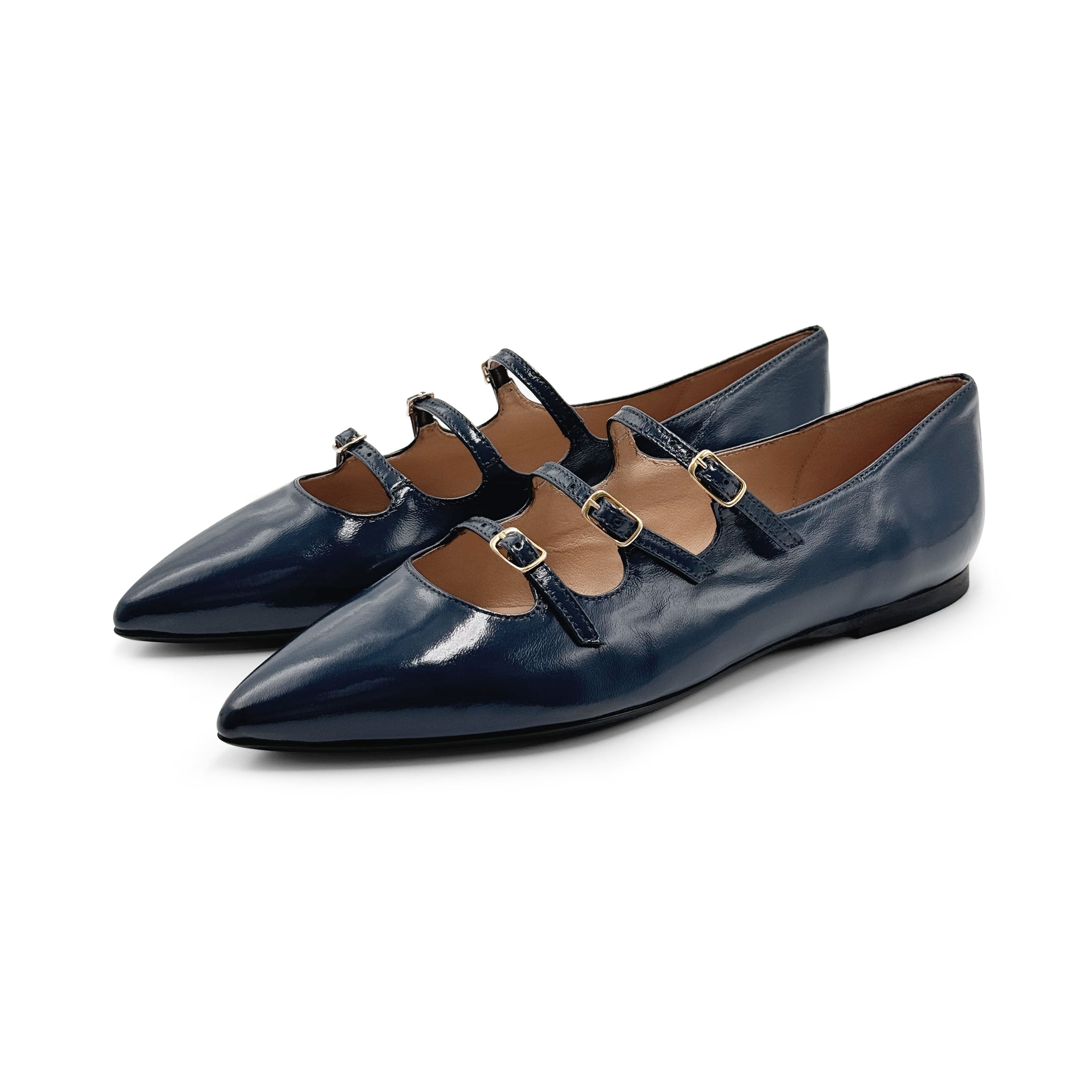 Glänzende blaue spitze Ballerinas mit Riemen