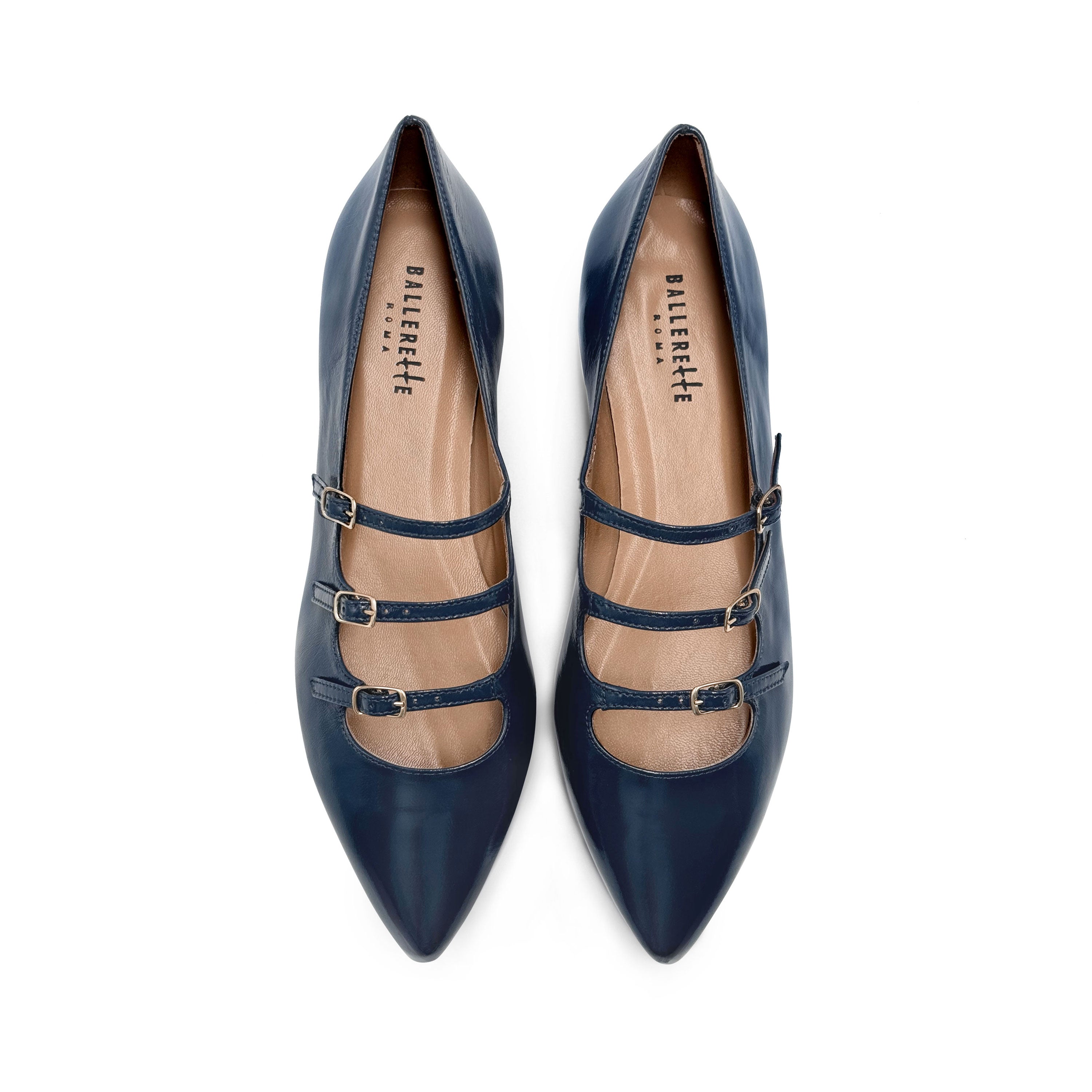 Glänzende blaue spitze Ballerinas mit Riemen