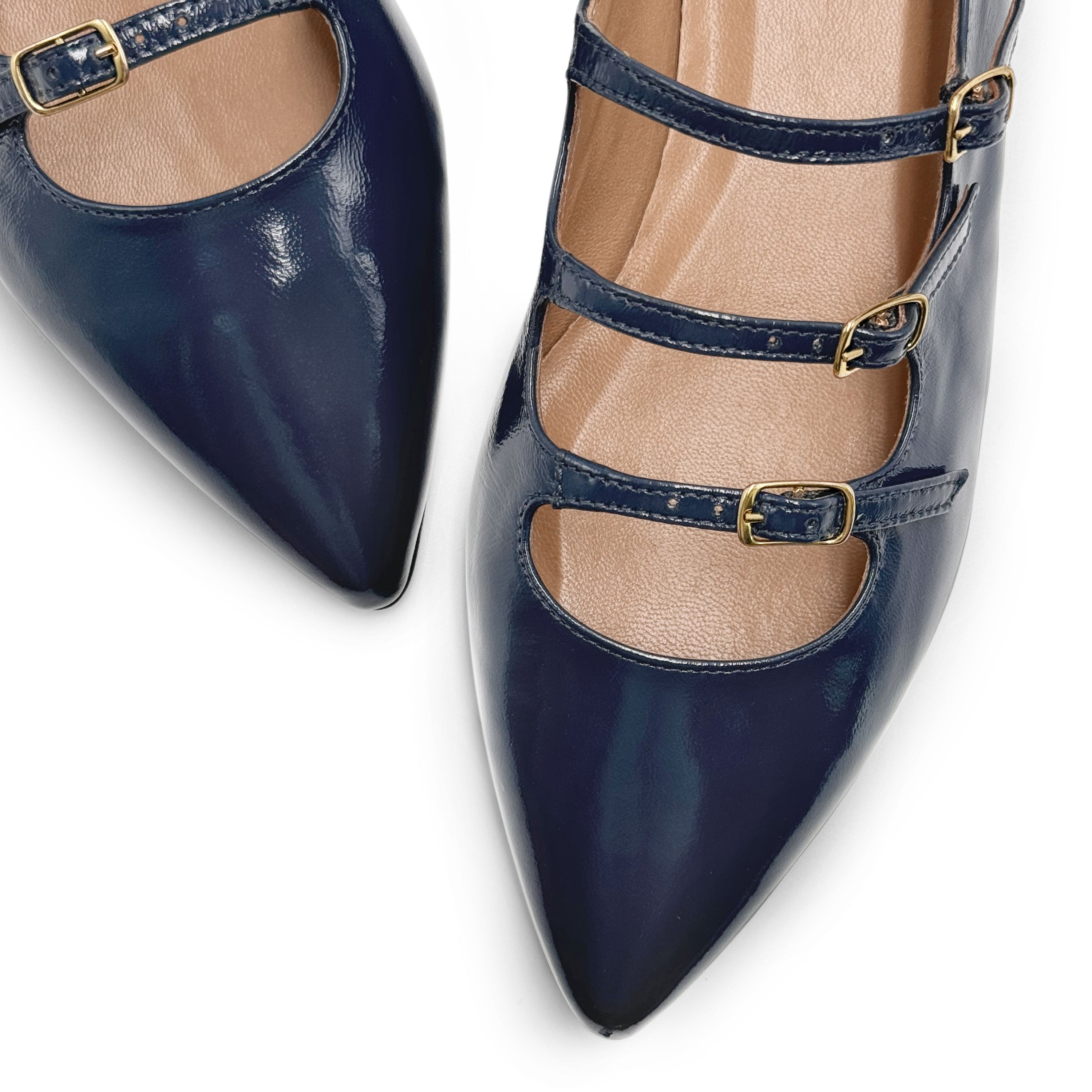 Glänzende blaue spitze Ballerinas mit Riemen