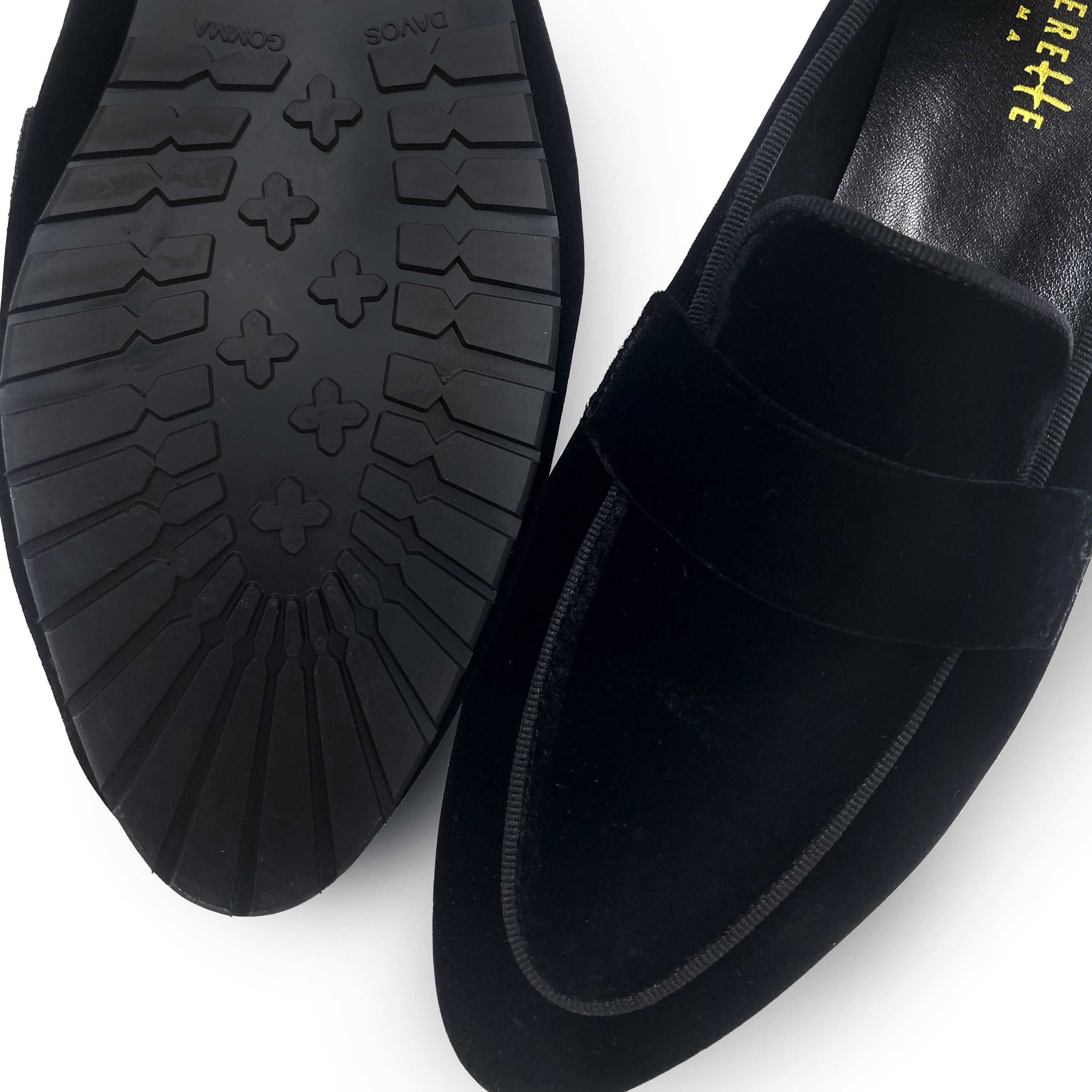 Women moccasins in black velvet
