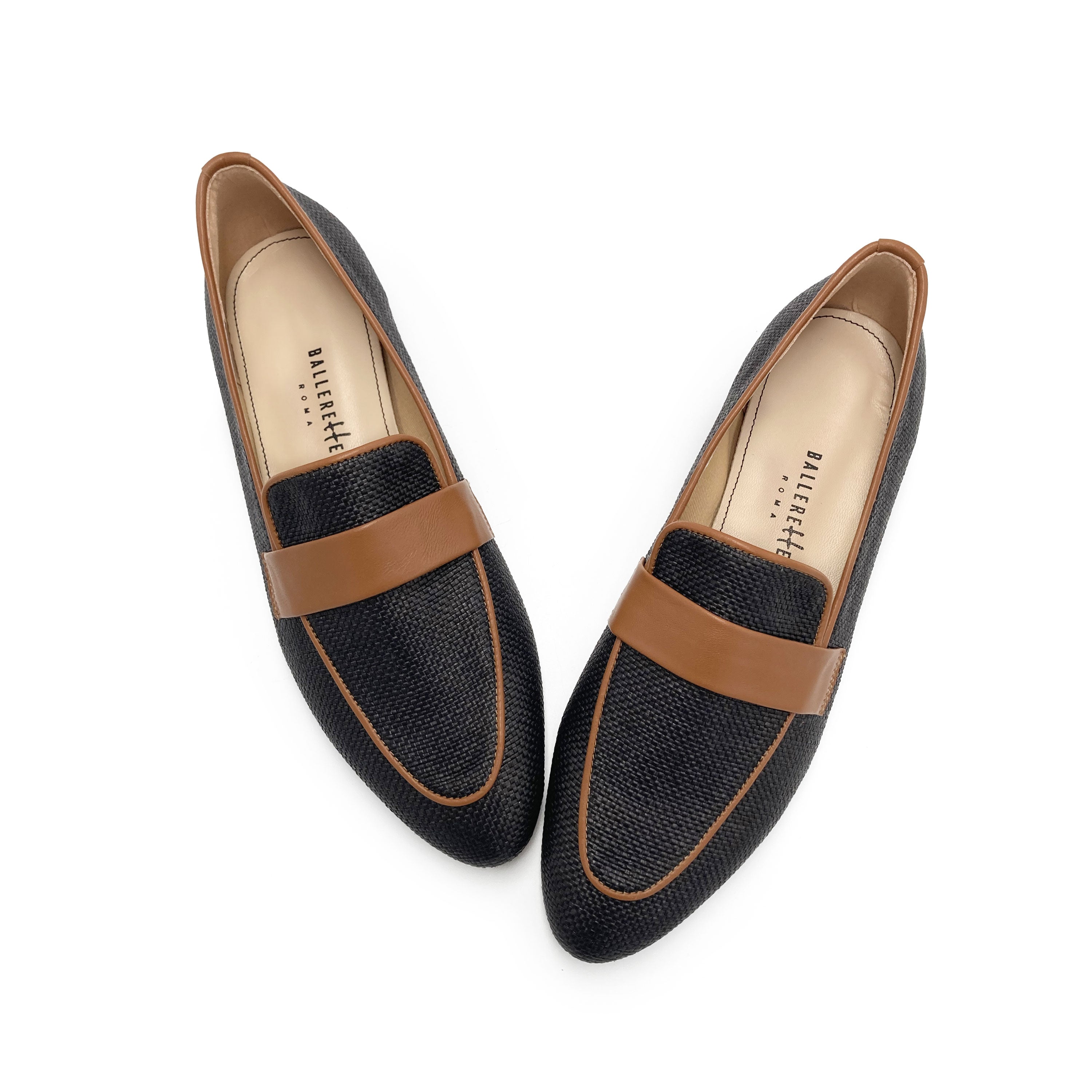 Women's summer moccasins in black raffia