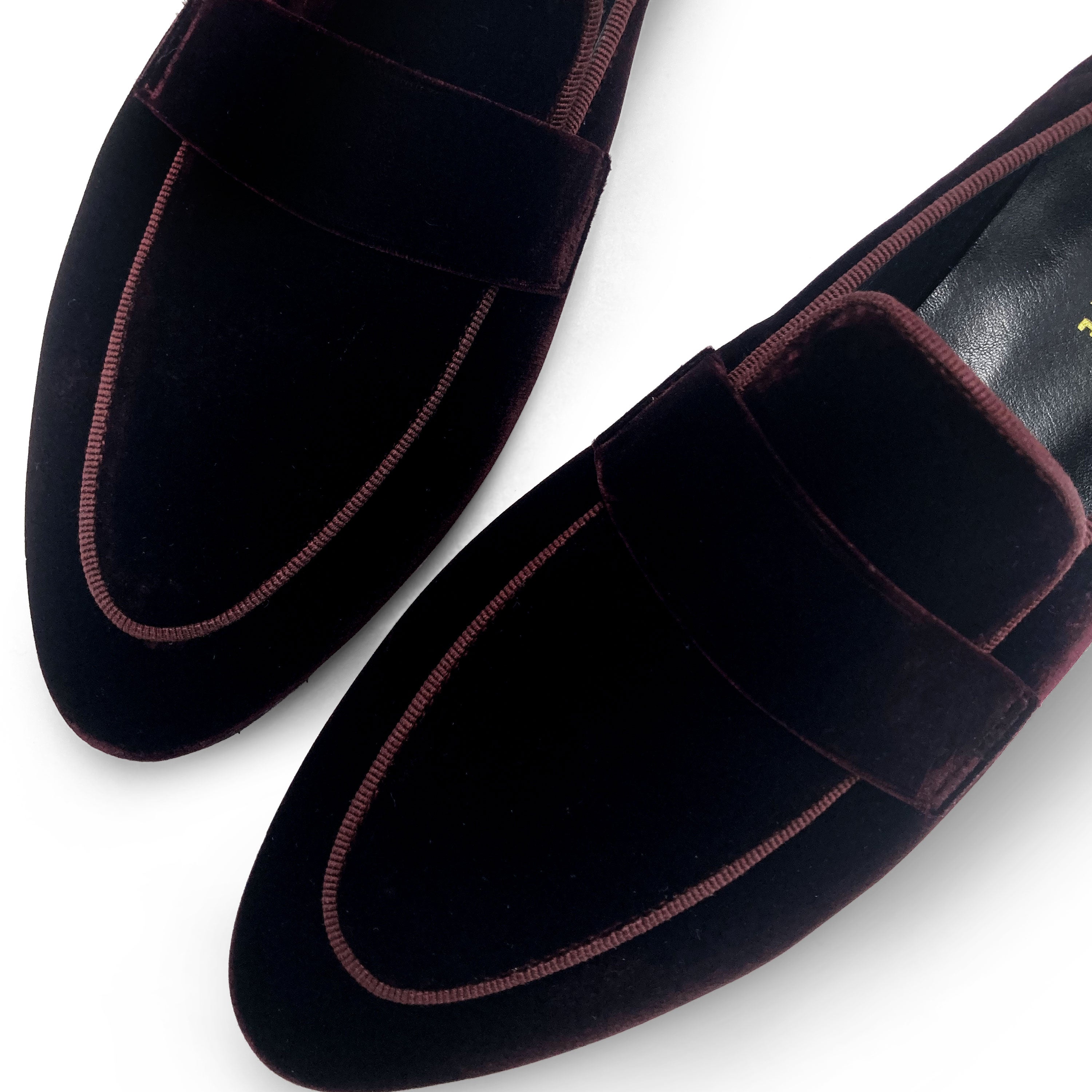 Women moccasins in burgundy velvet