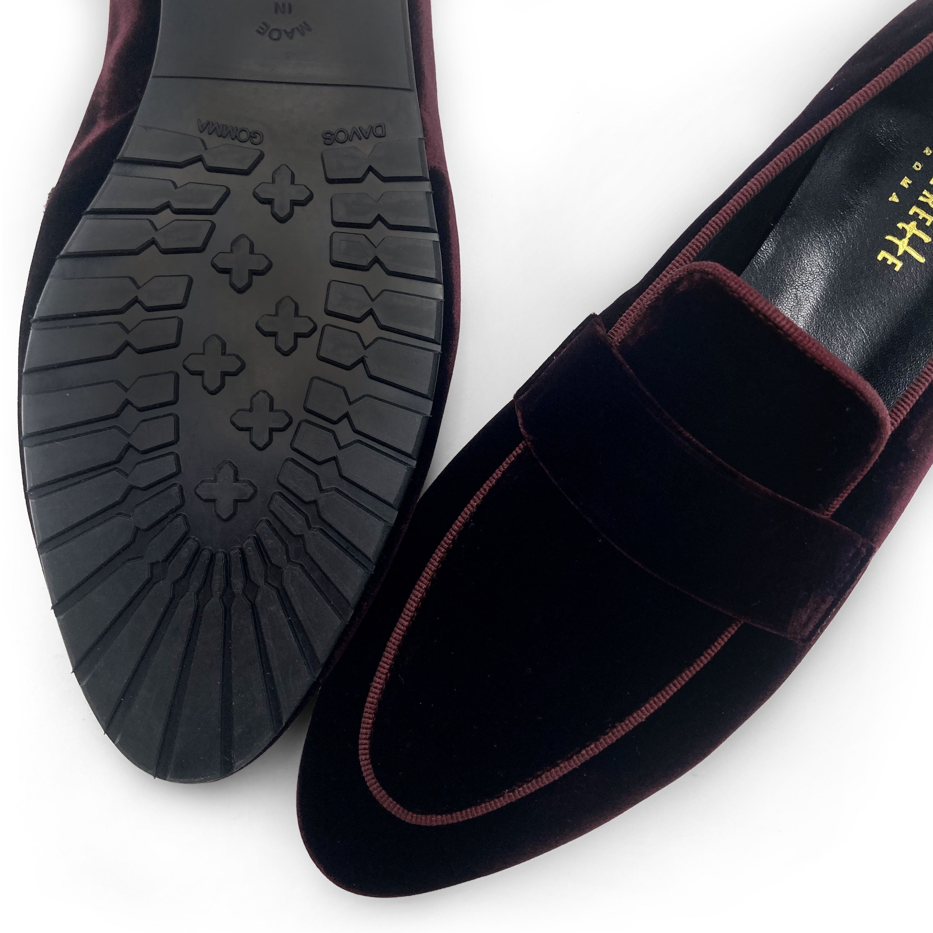 Women moccasins in burgundy velvet