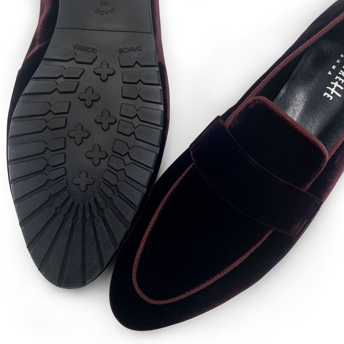 Women moccasins in burgundy velvet