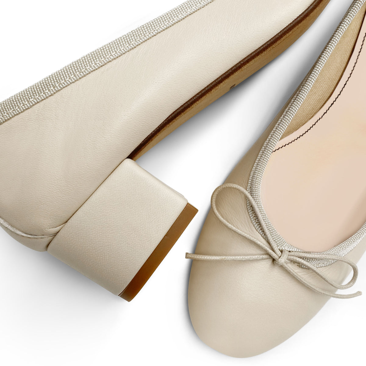 Bailarinas de piel beige con tacón alto