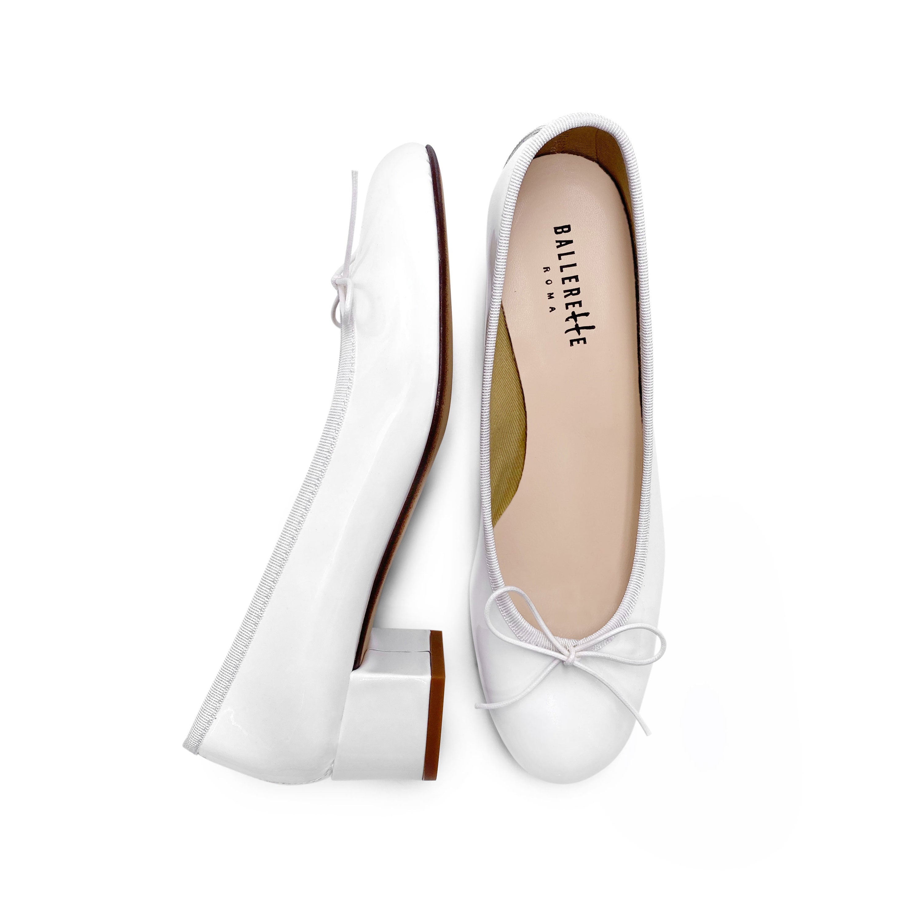 Ballerines blanches en vernis à talon haut