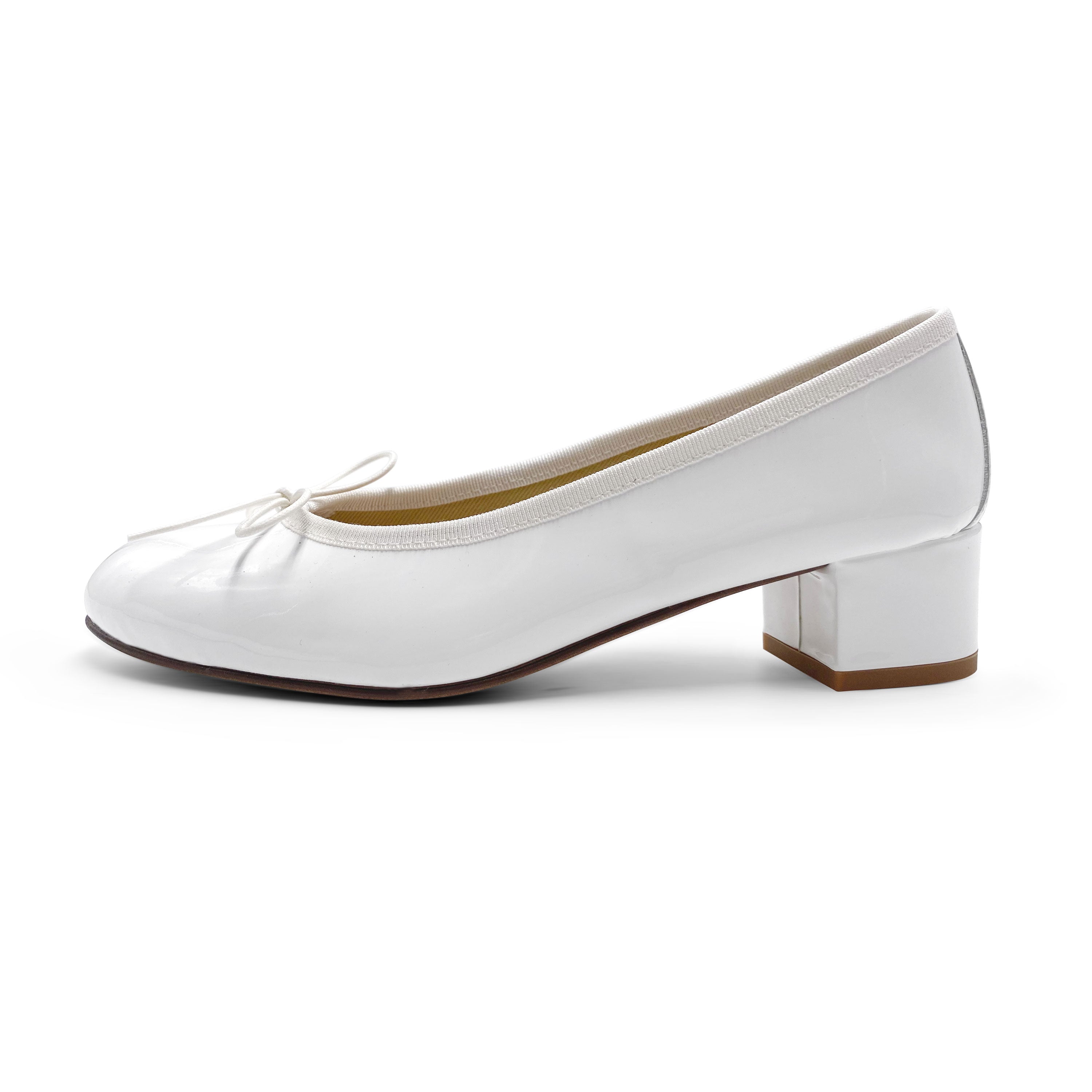 Ballerines blanches en vernis à talon haut