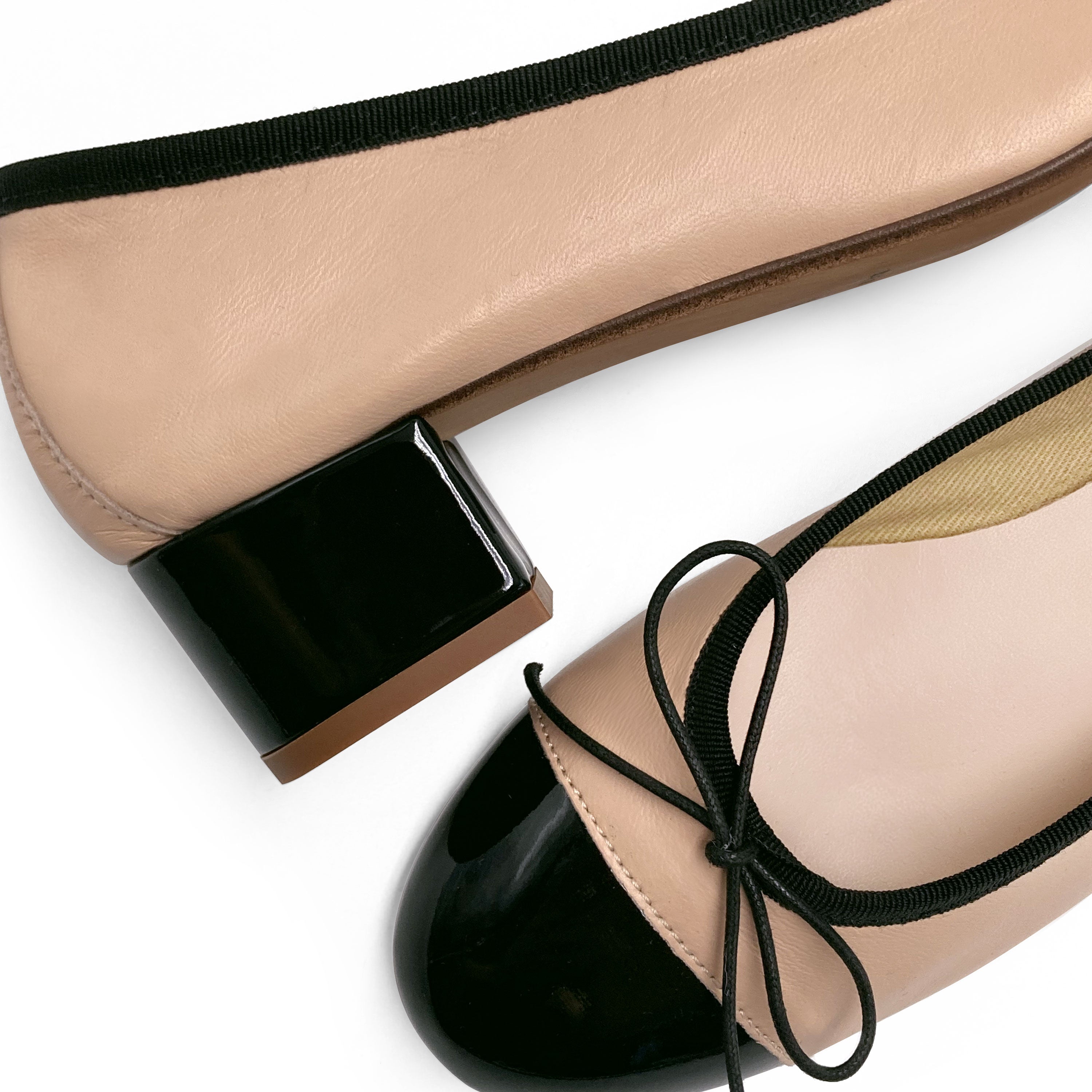 Ballerine cipria in pelle con tacco alto e punta in vernice