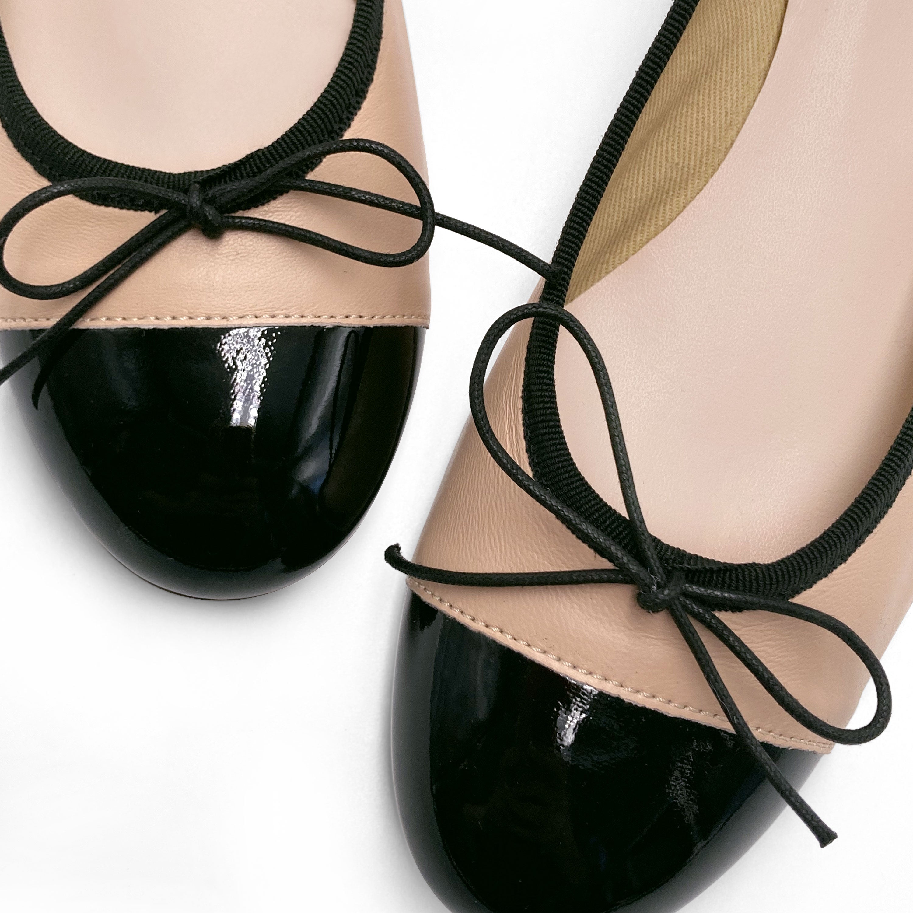 Ballerine cipria in pelle con tacco alto e punta in vernice