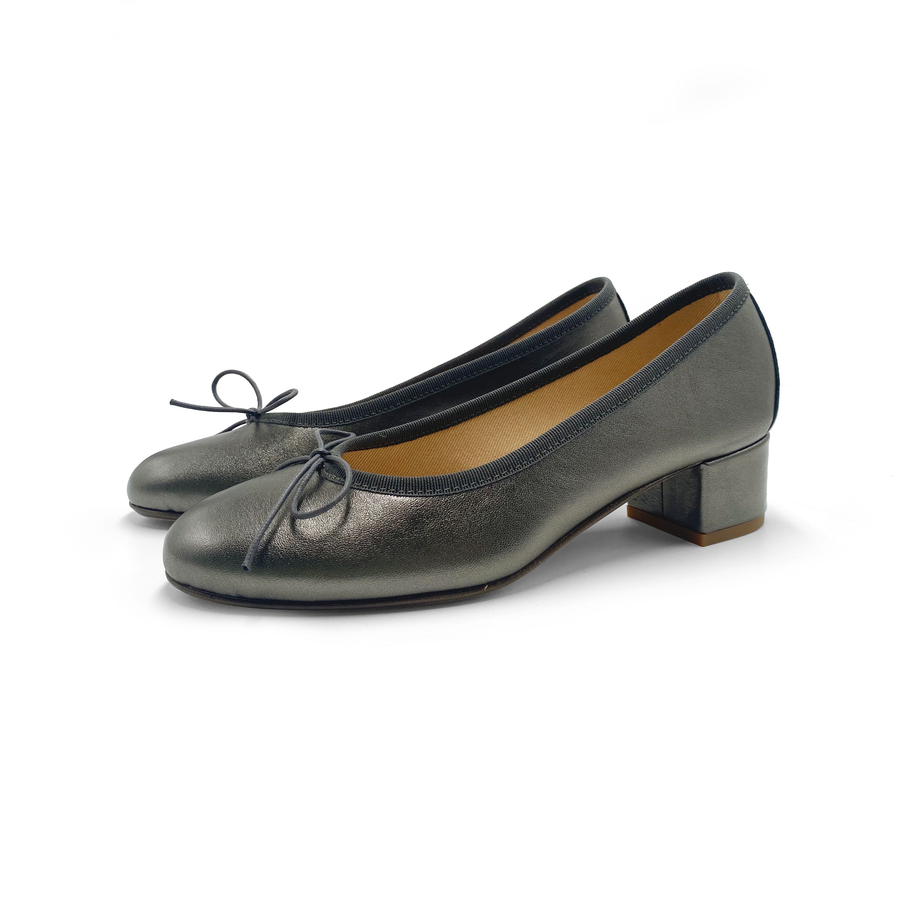 Iron grey laminated leather ballet flat with heel