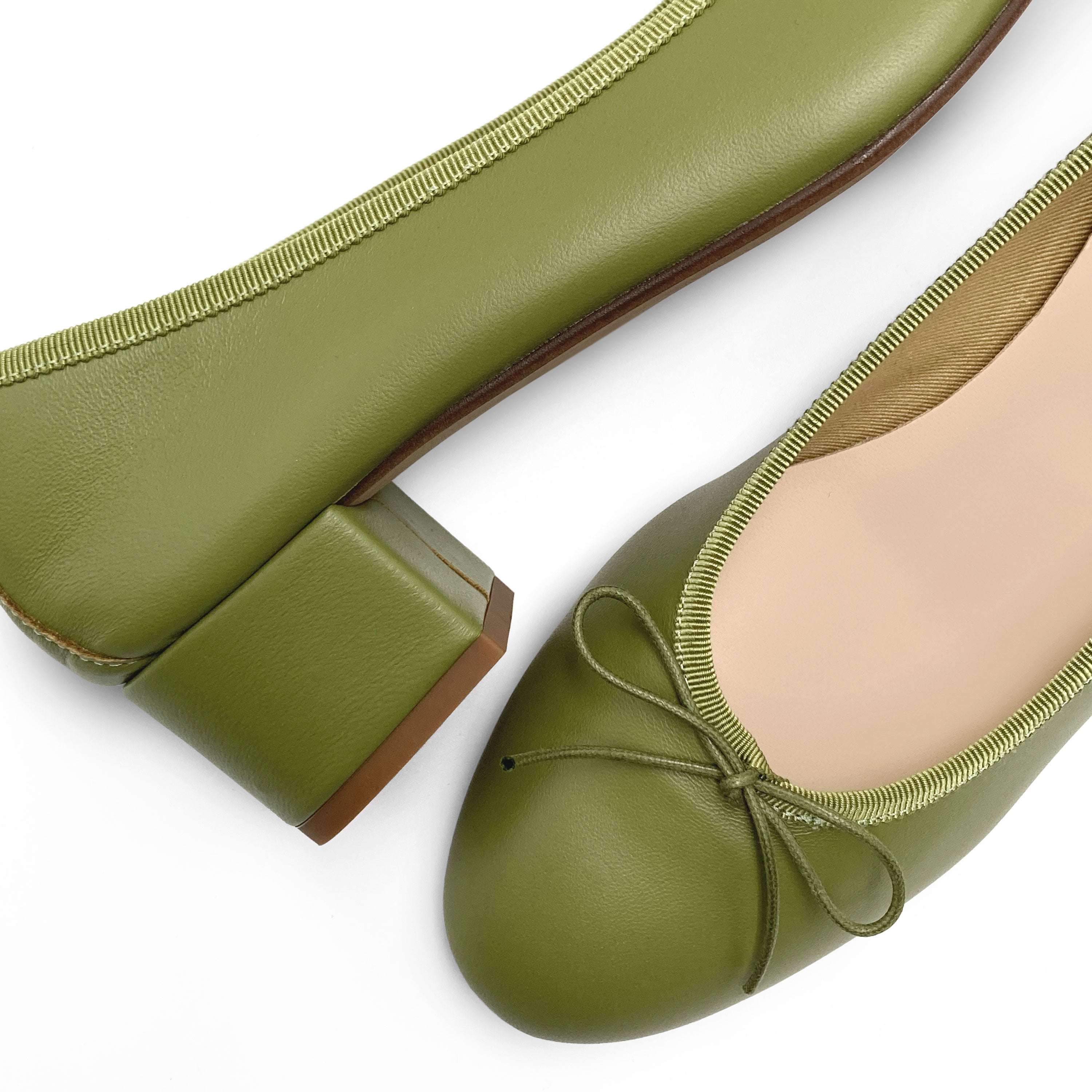 Ballerines en cuir vert olive à talon haut