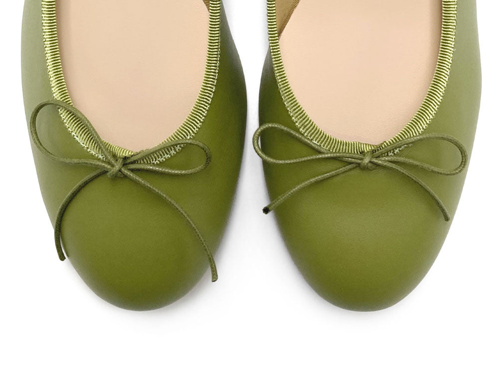 Ballerines en cuir vert olive à talon haut