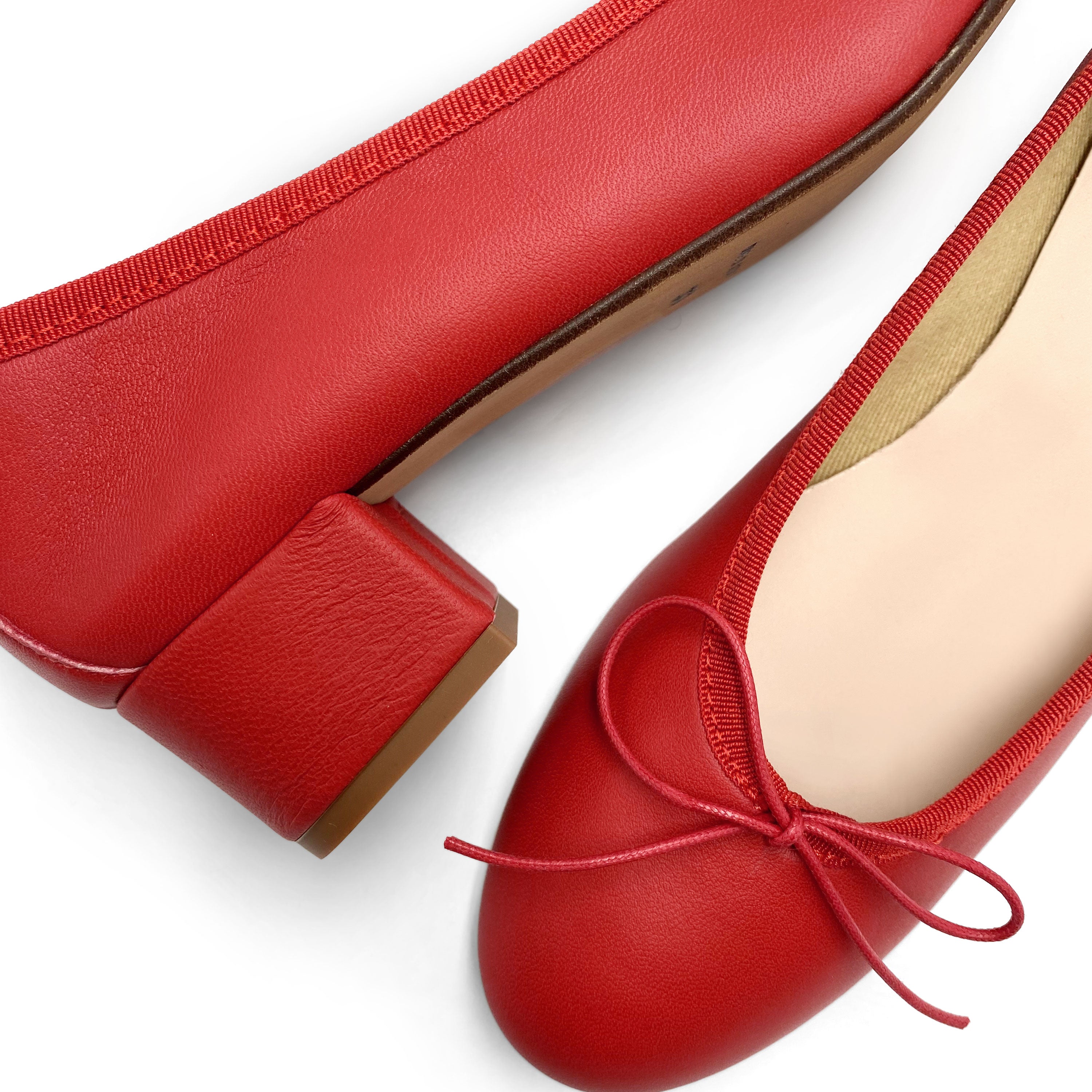 Ballerines en cuir rouge à talon haut