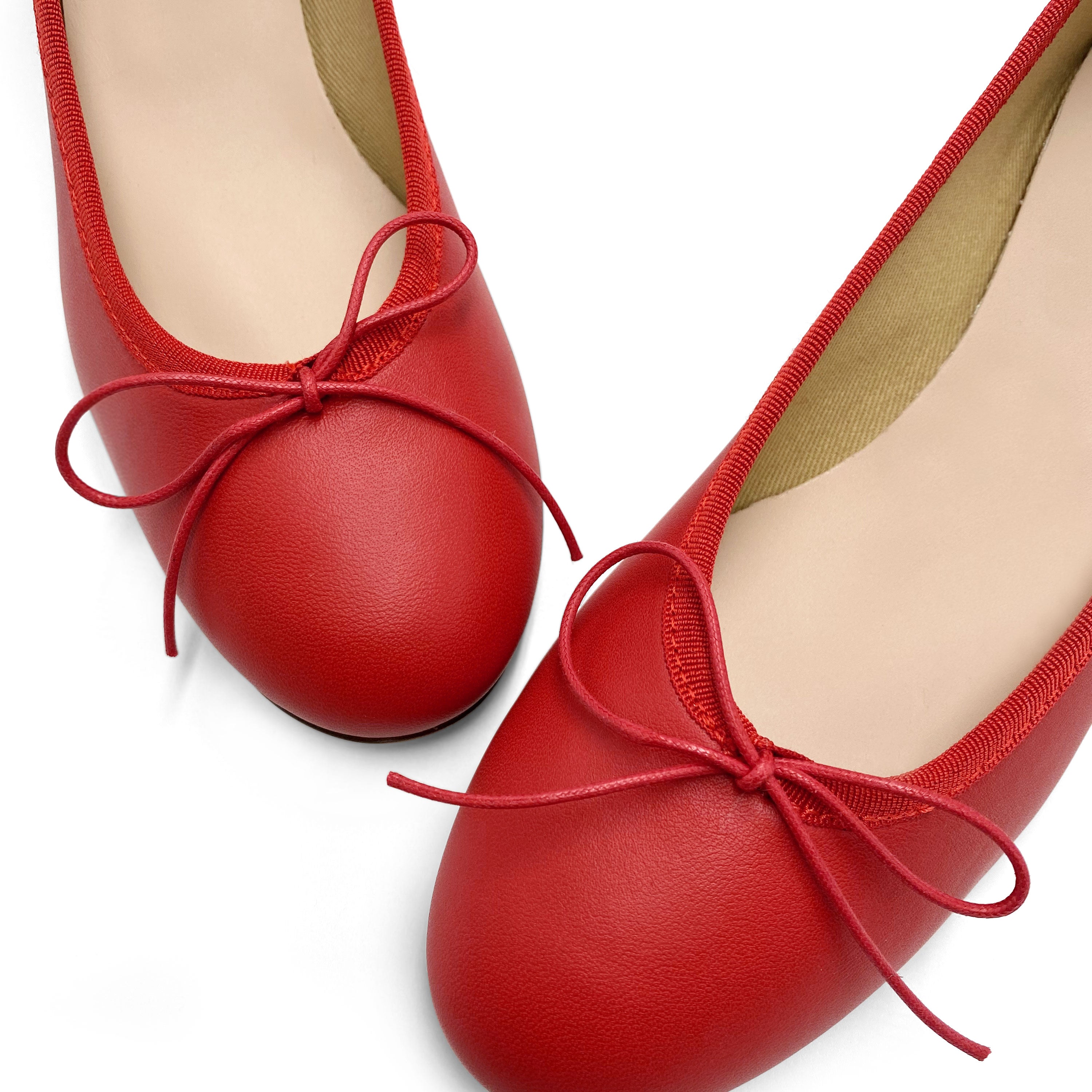 Ballerines en cuir rouge à talon haut