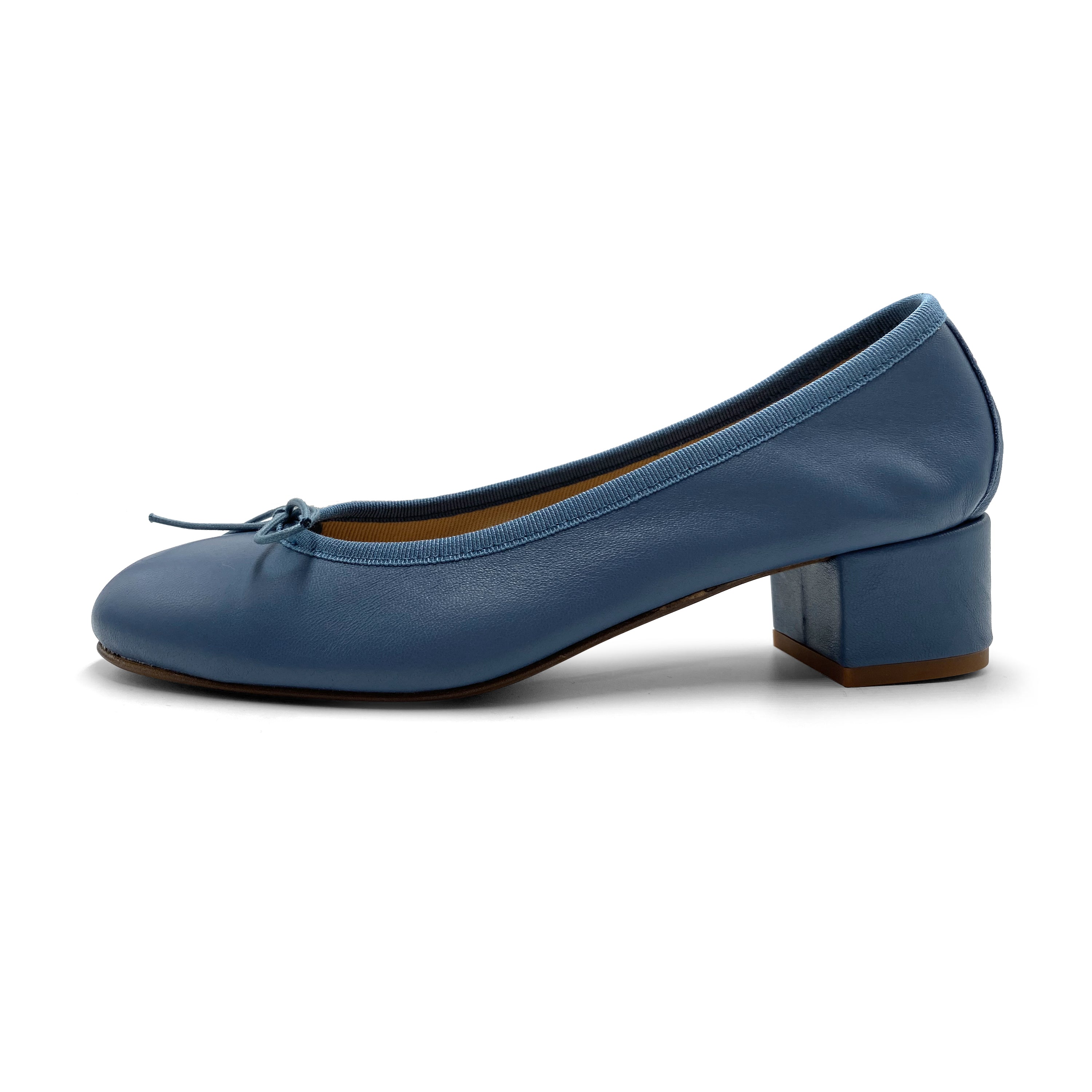 Puderblaue Leder Ballerinas mit hohem Absatz