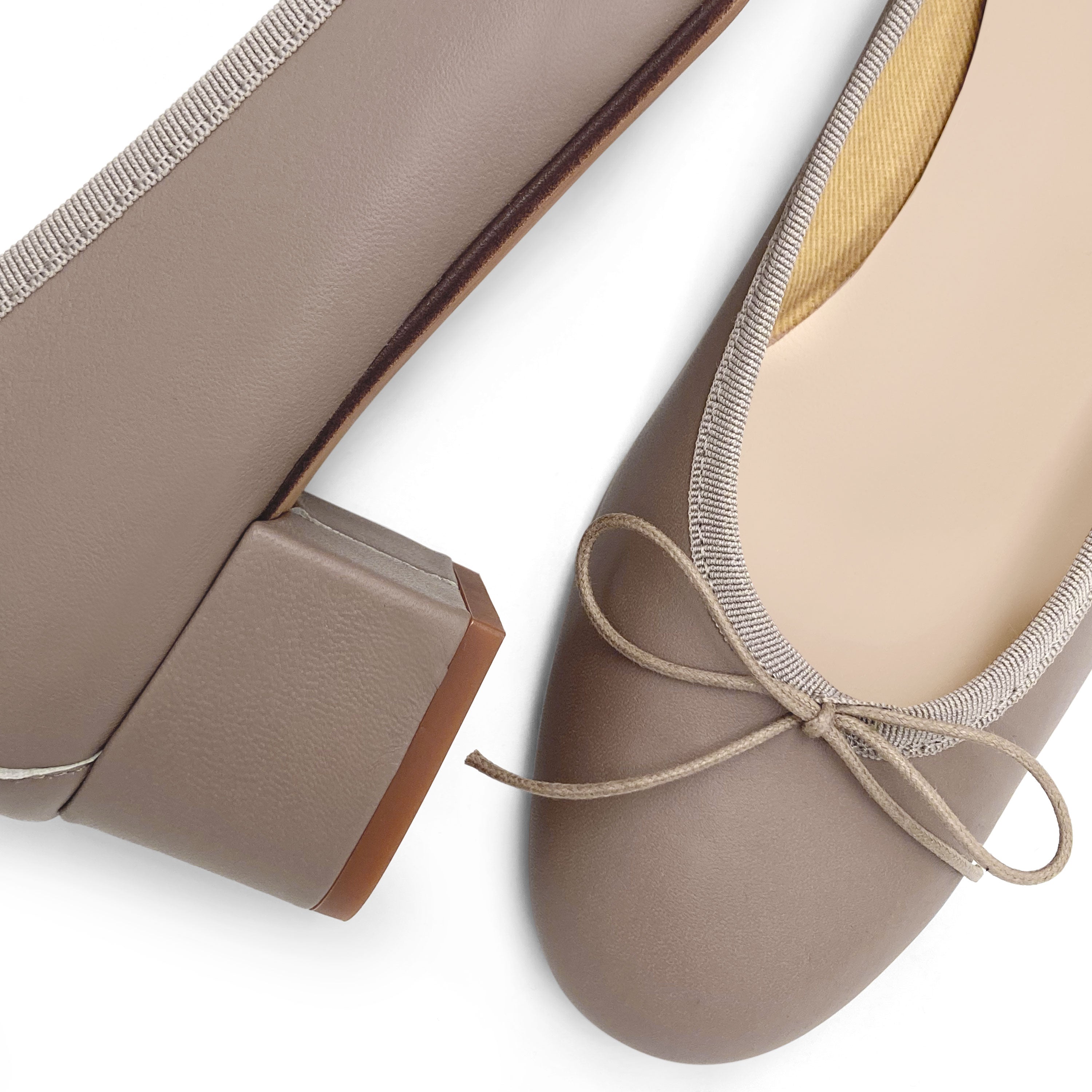 Dove grey leather ballet flats with heel