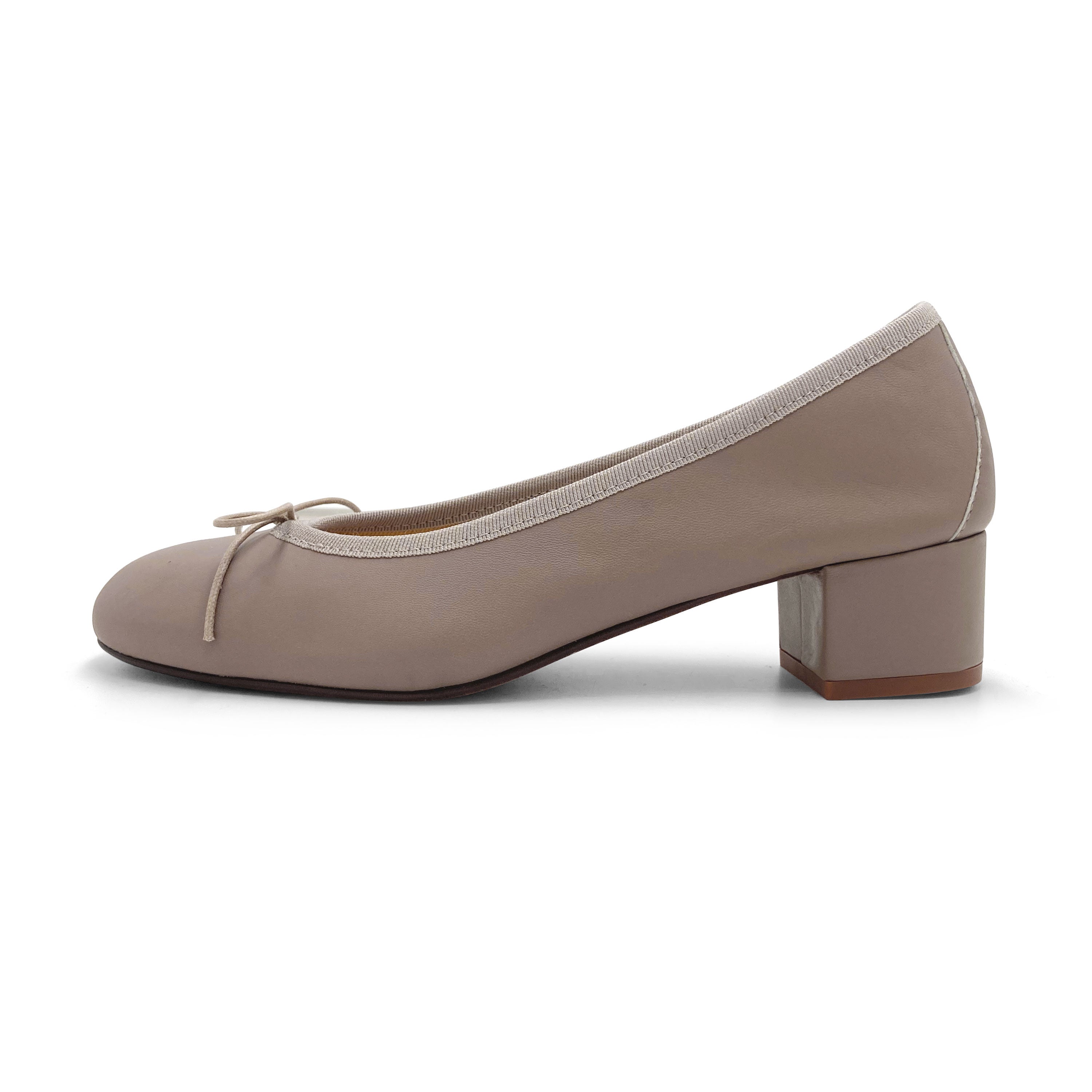 Dove grey leather ballet flats with heel