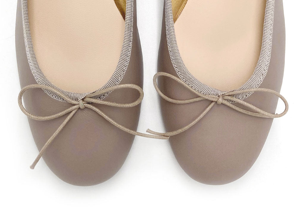 Dove grey leather ballet flats with heel