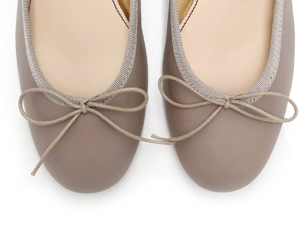 Ballerines en cuir gris tourterelle à talon haut