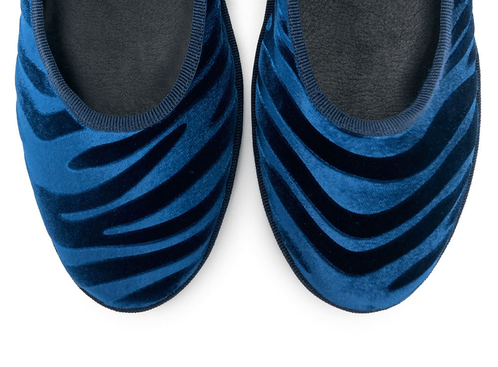 Blaue Mary Jane Friulane mit Zebra-Print aus Samt