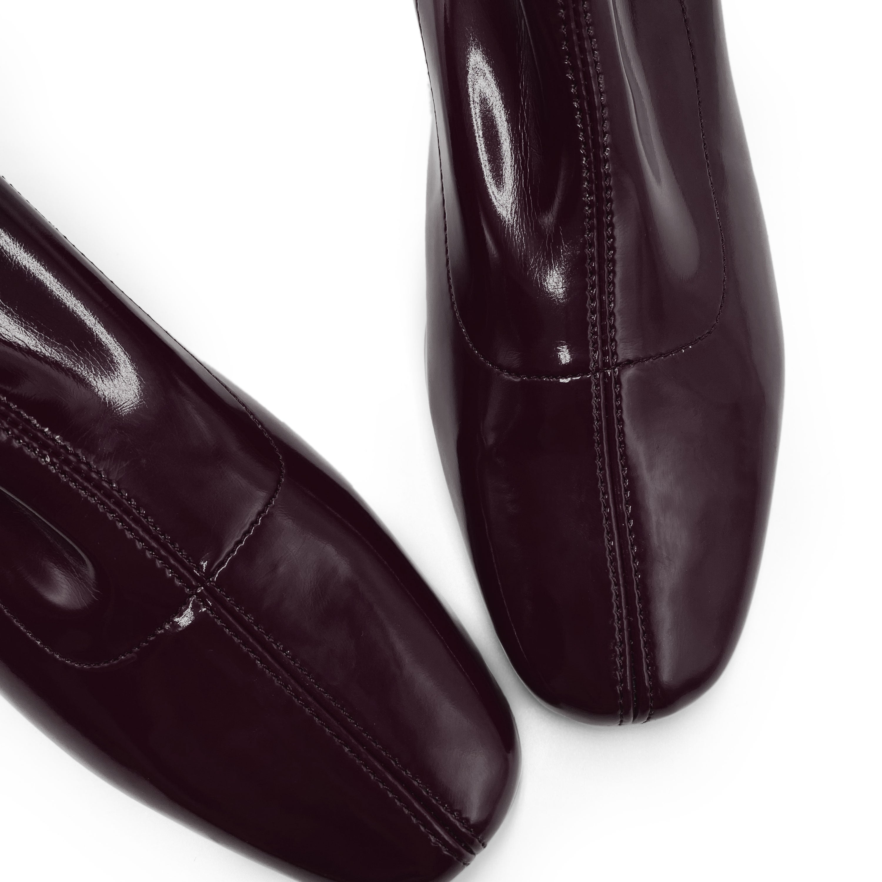 Bottines en cuir verni couleur aubergine avec chaussette élastiquée
