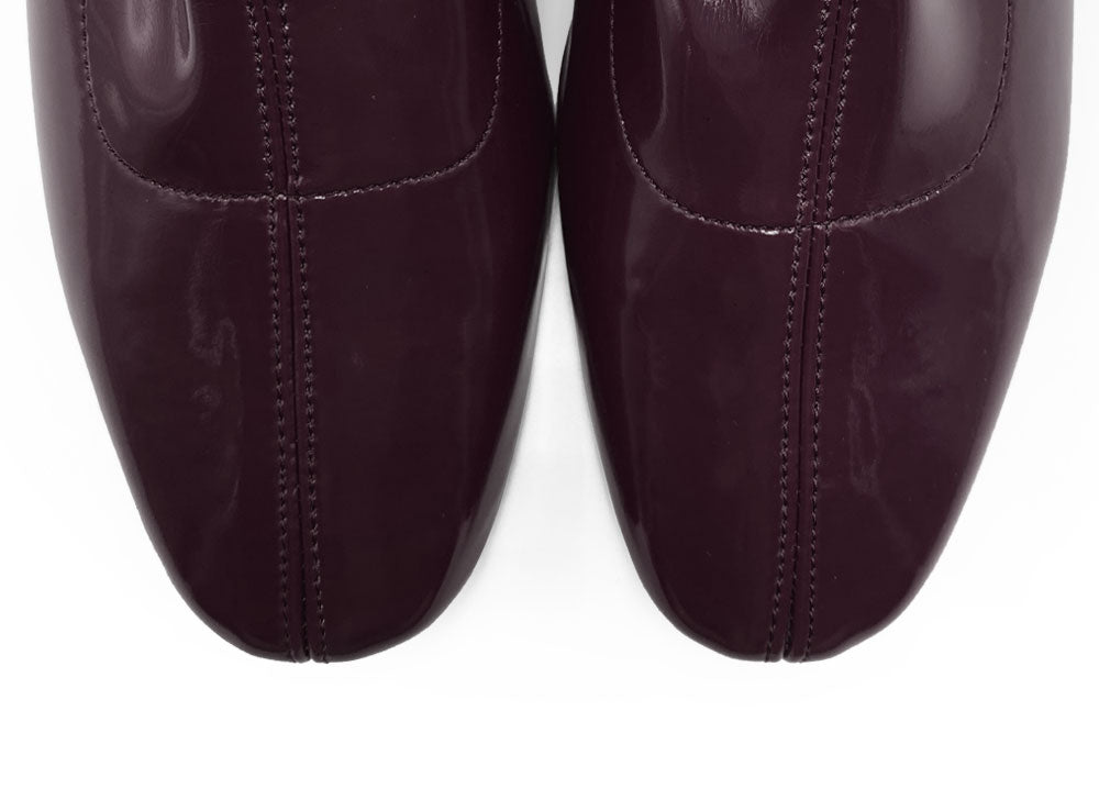 Bottines en cuir verni couleur aubergine avec chaussette élastiquée