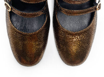 Mary Jane rame in camoscio laminato con cinturini e tacco alto