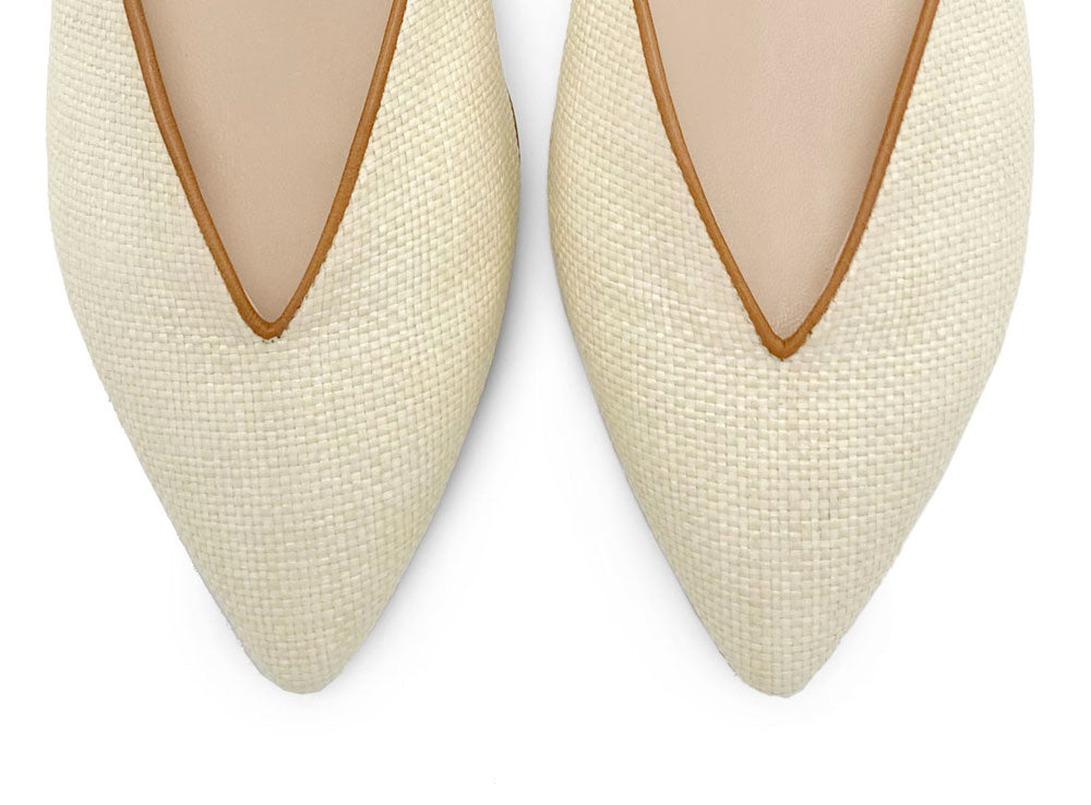 Summer mule shoes in beige raffia with leather ankle tie