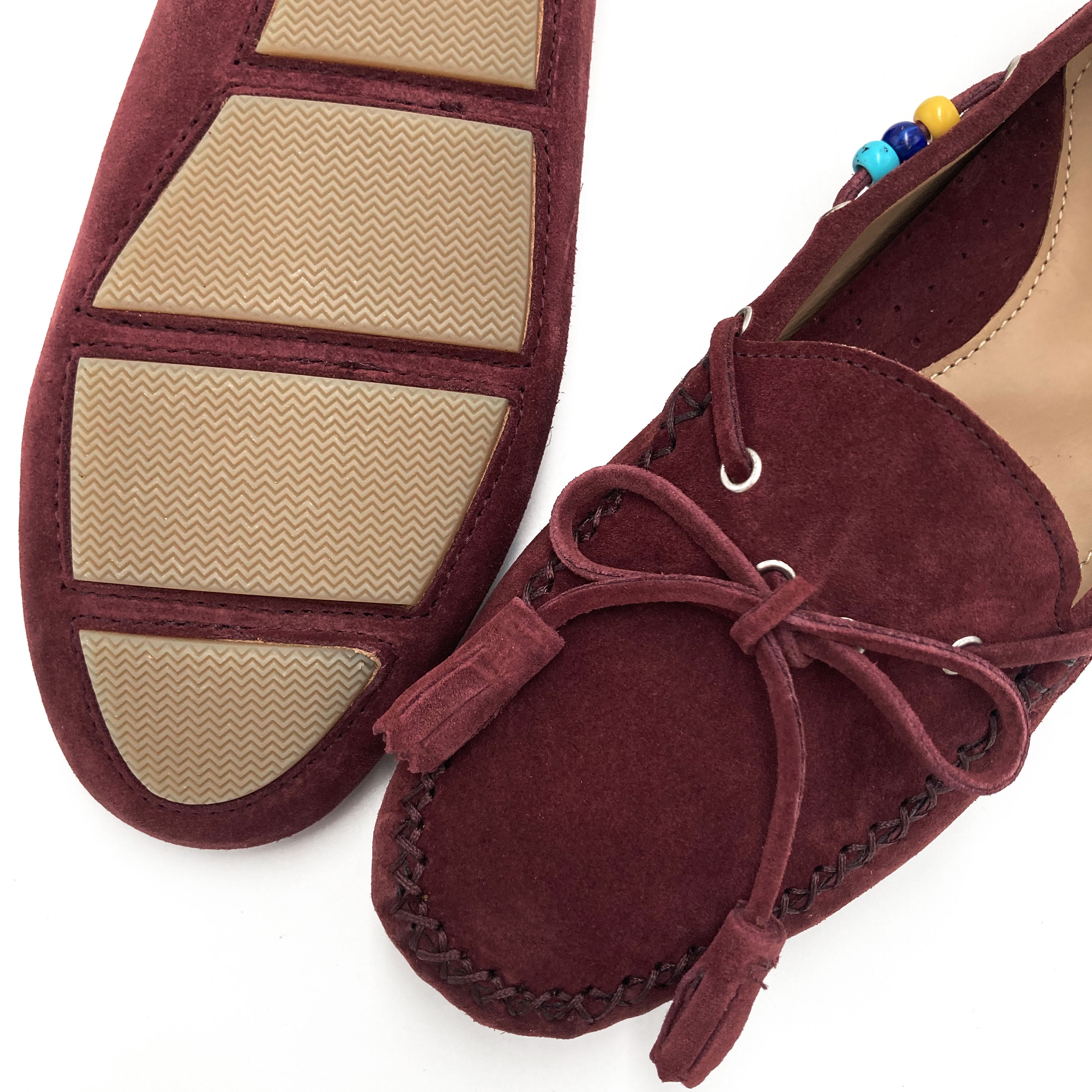 Mocasines de mujer en color ciruela con cuentas