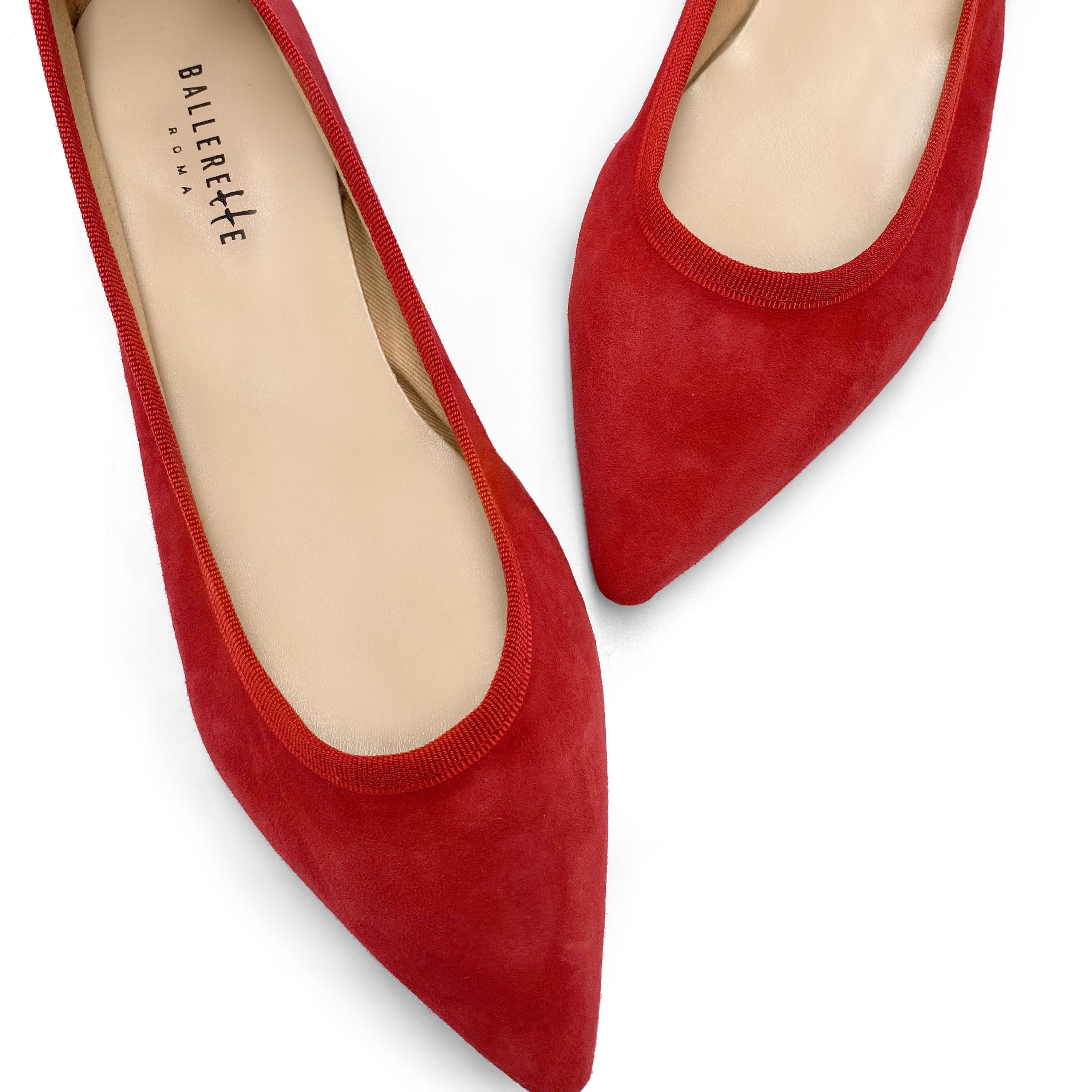 Ballerines pointues en daim rouge