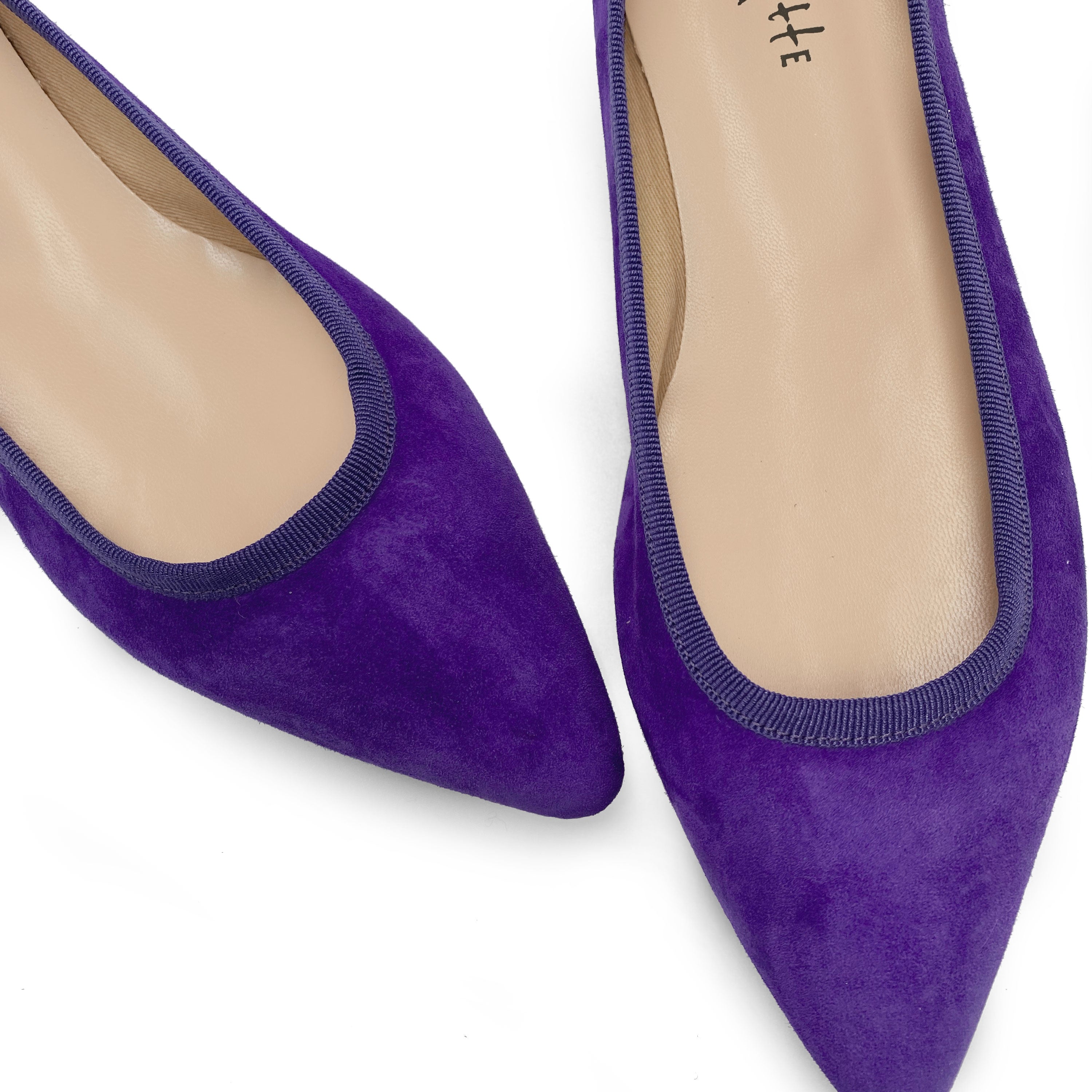 Bailarinas de ante morado con punta puntiaguda