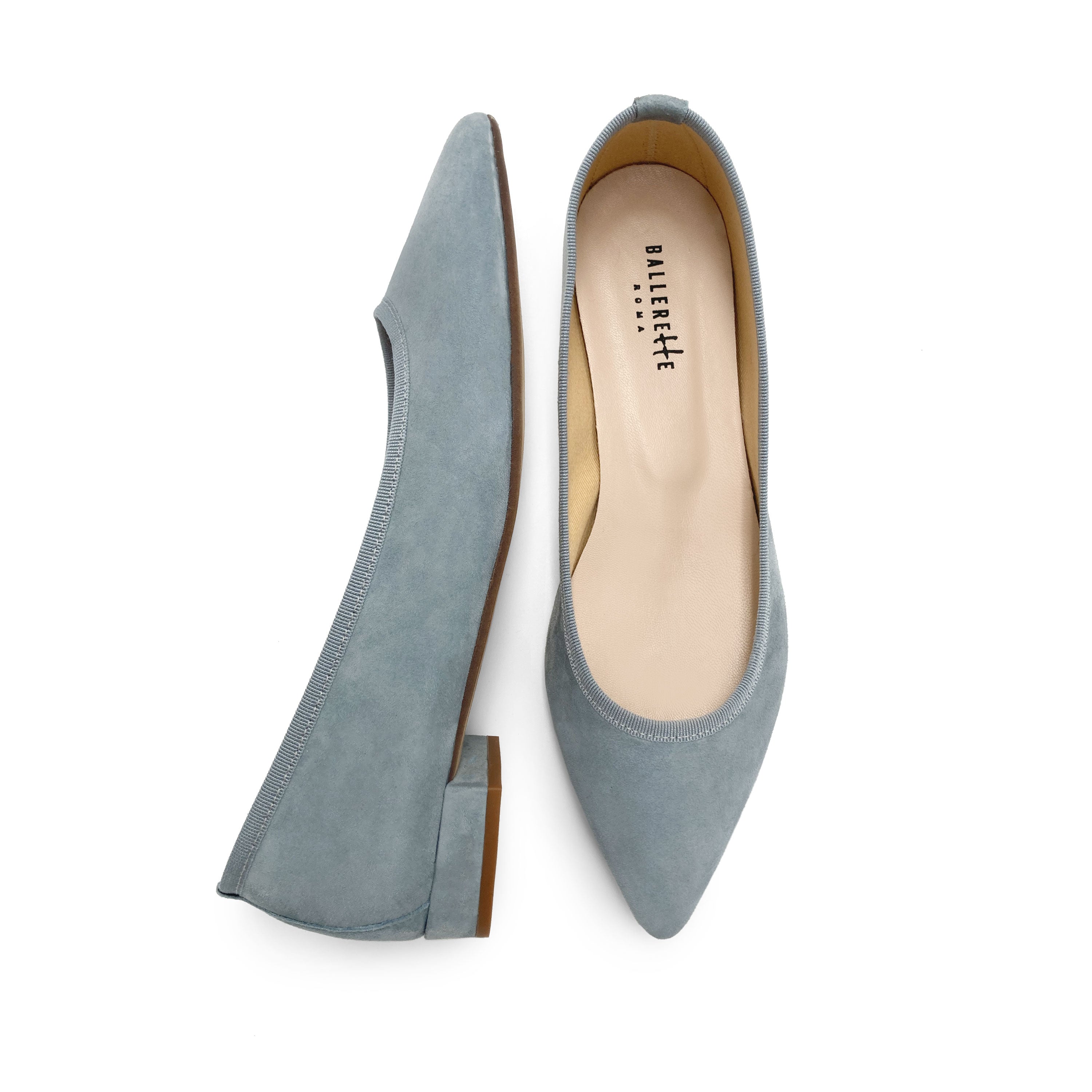 Himmelblaue Ballerinas aus Wildleder mit spitzer Spitze