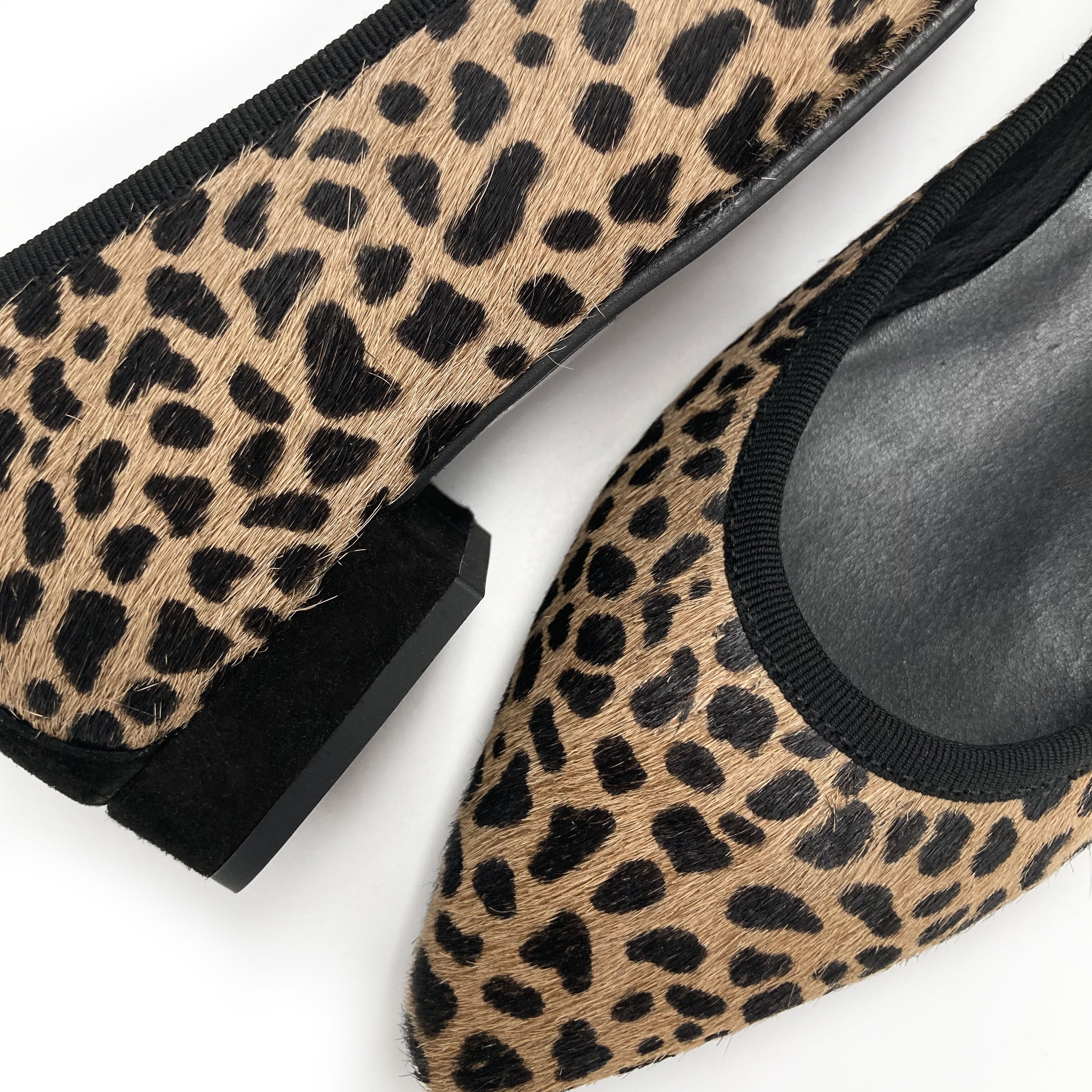 Spitze Ballerinas mit Animal-Print aus geflecktem Ponyfell
