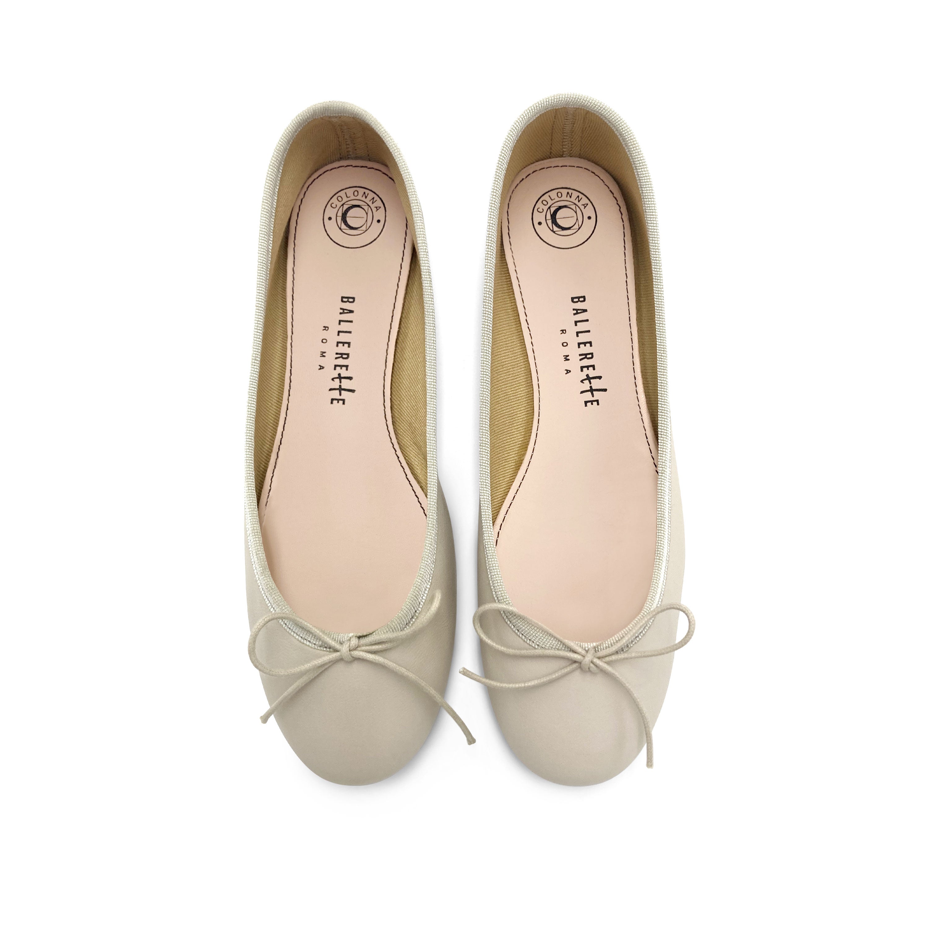 Beigefarbene Lederballerinas