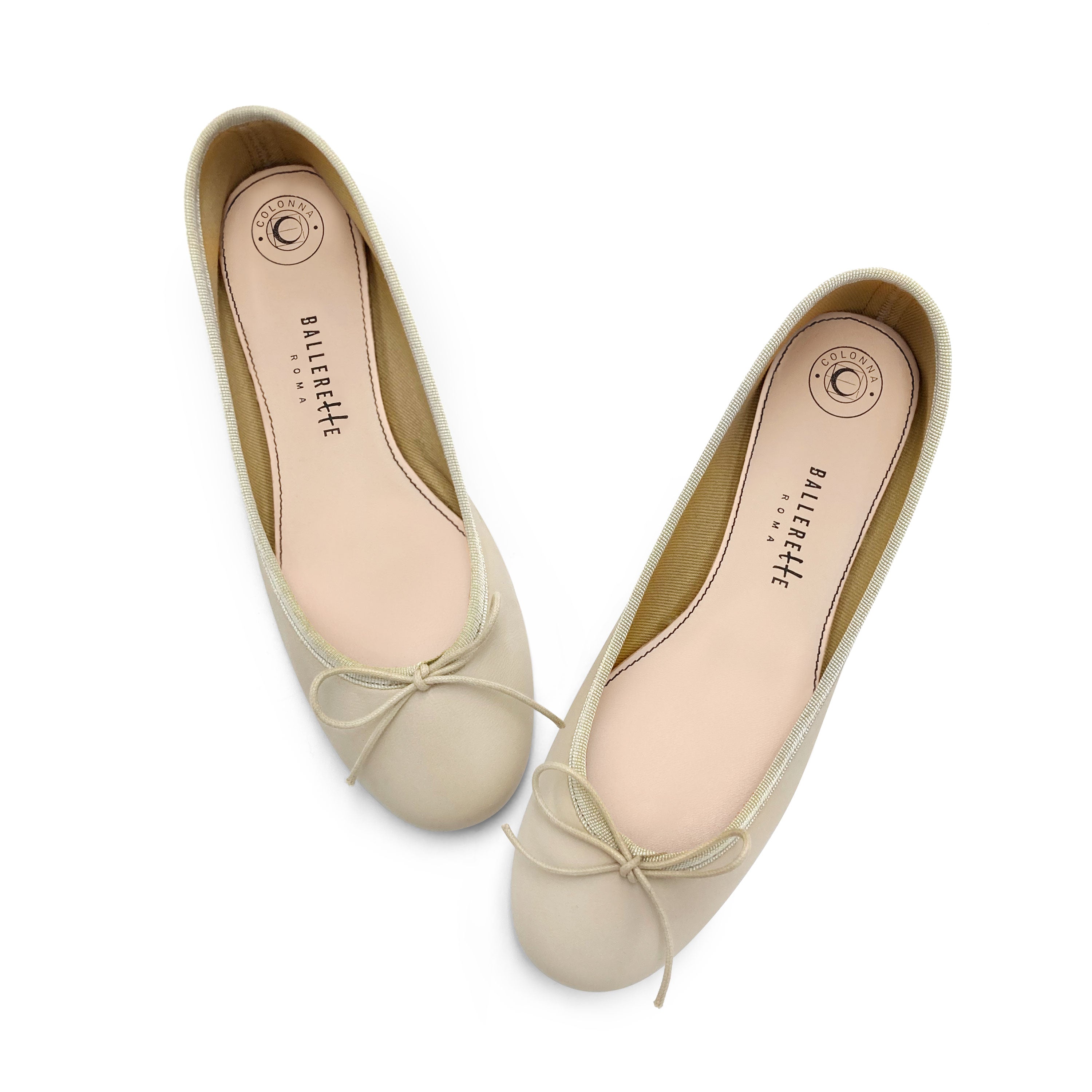 Beigefarbene Lederballerinas