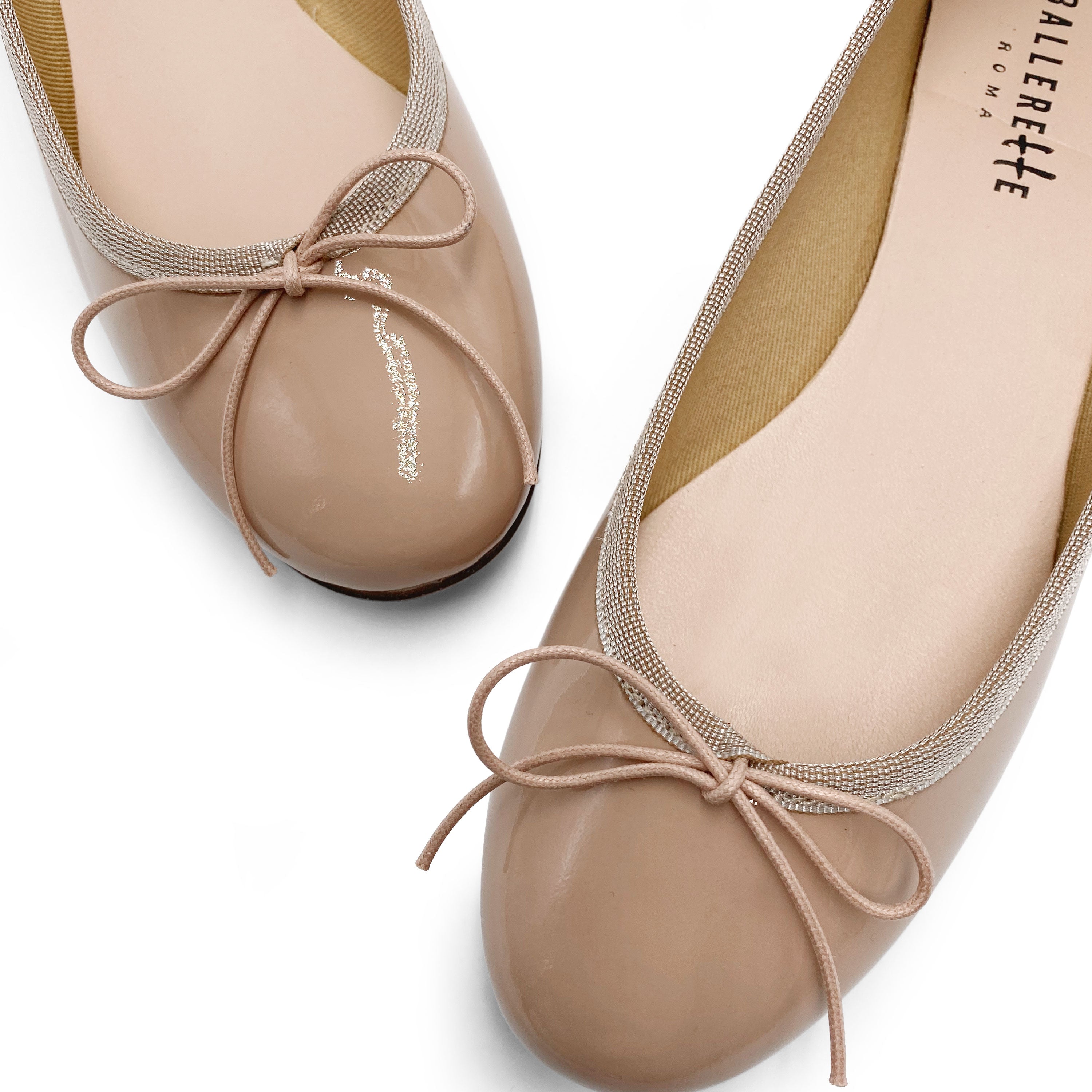 Ballerines en cuir verni rose poudré