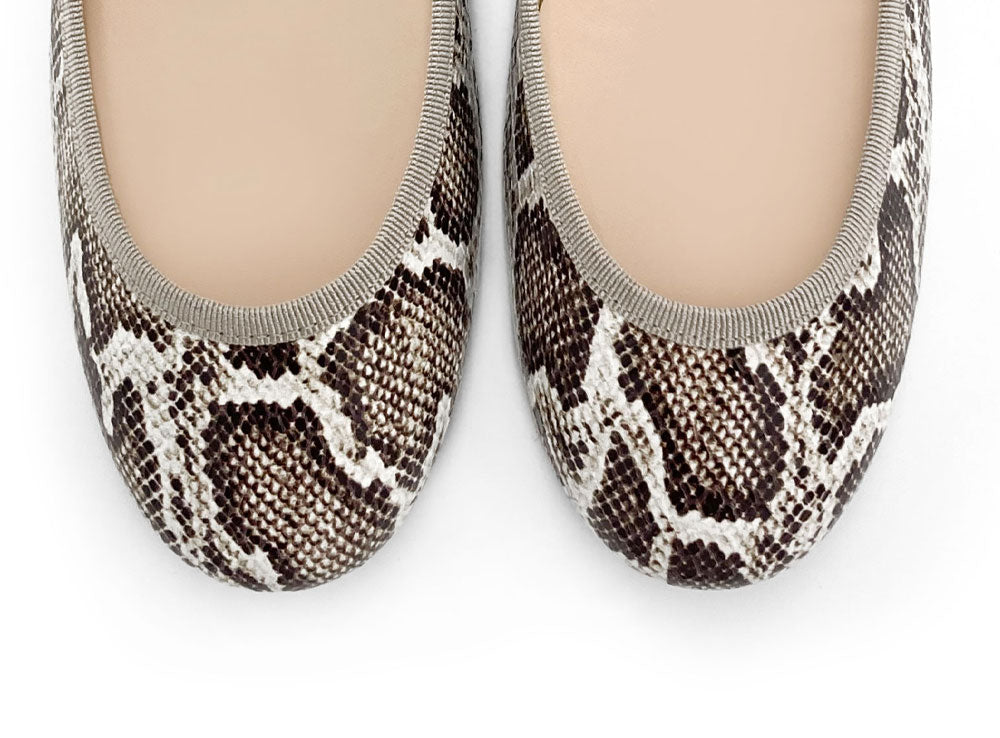Ballerinas in Animal-Print-Python-Optik aus Leder