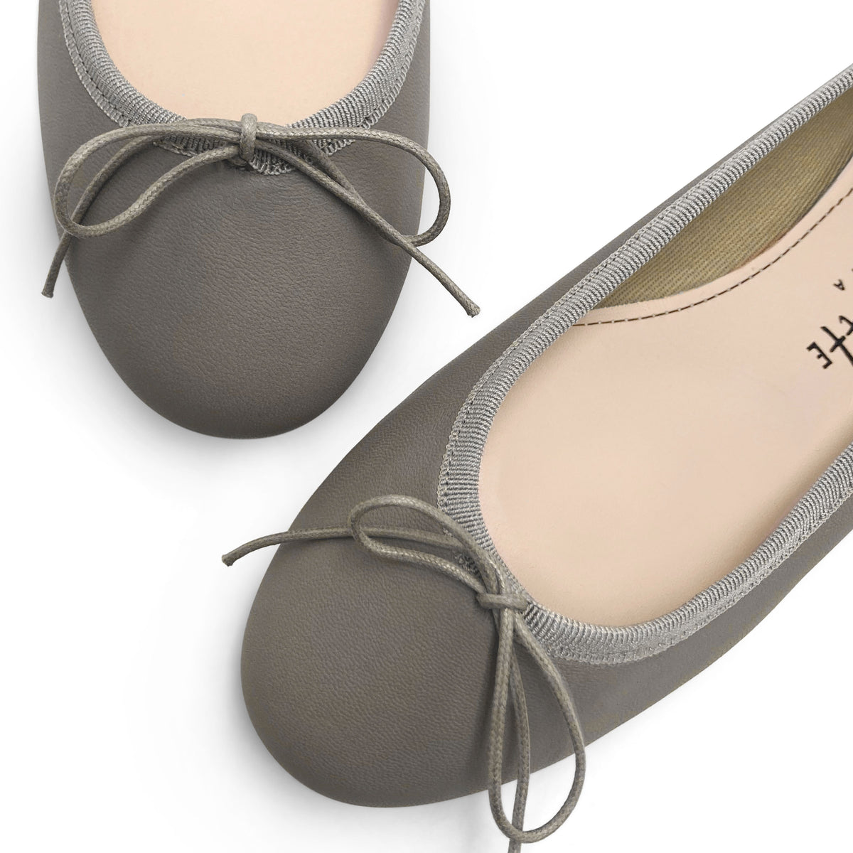 Ballerines en cuir taupe