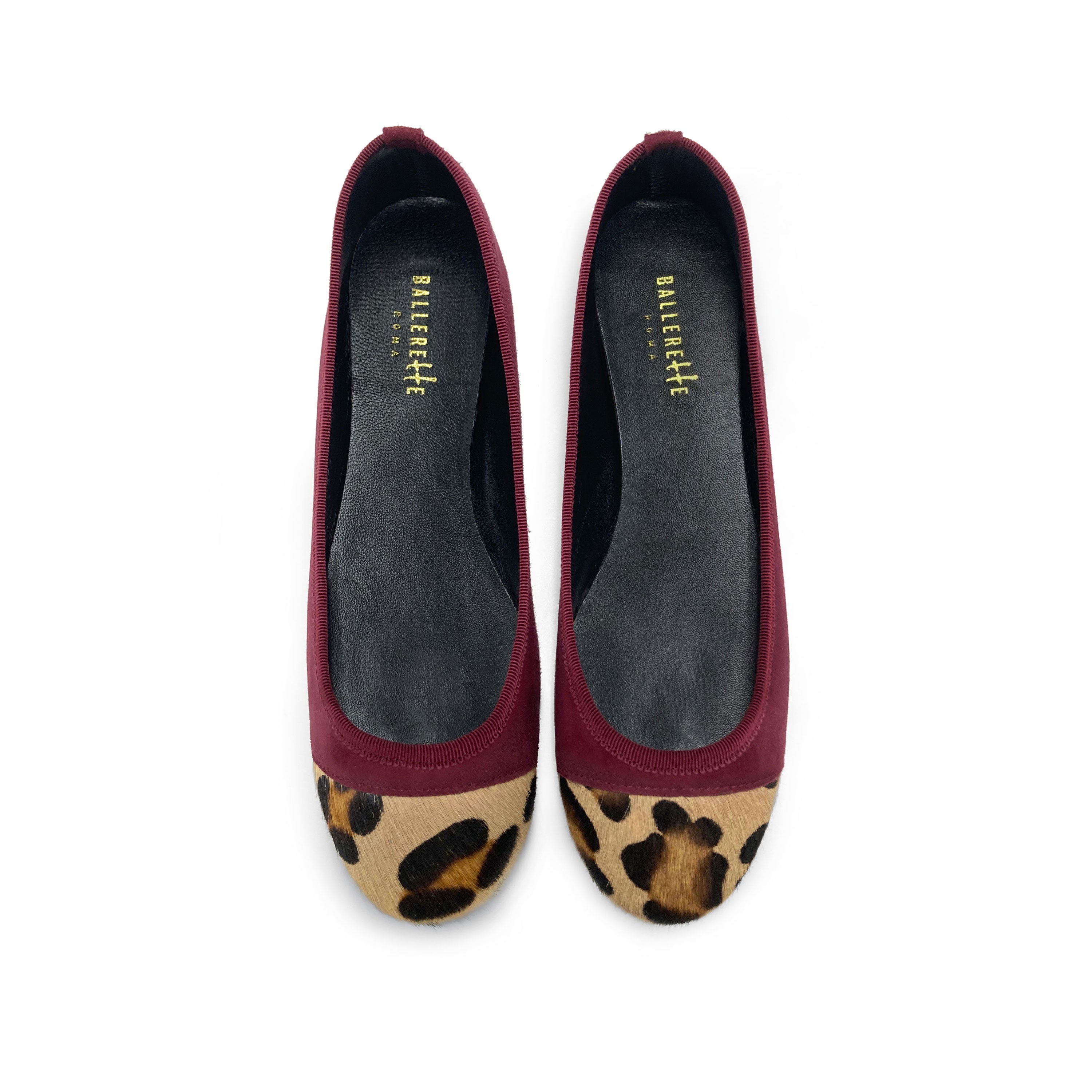 Ballerines en daim bordeaux à bout tacheté animalier