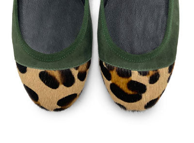 Ballerine verdi in camoscio con punta animalier