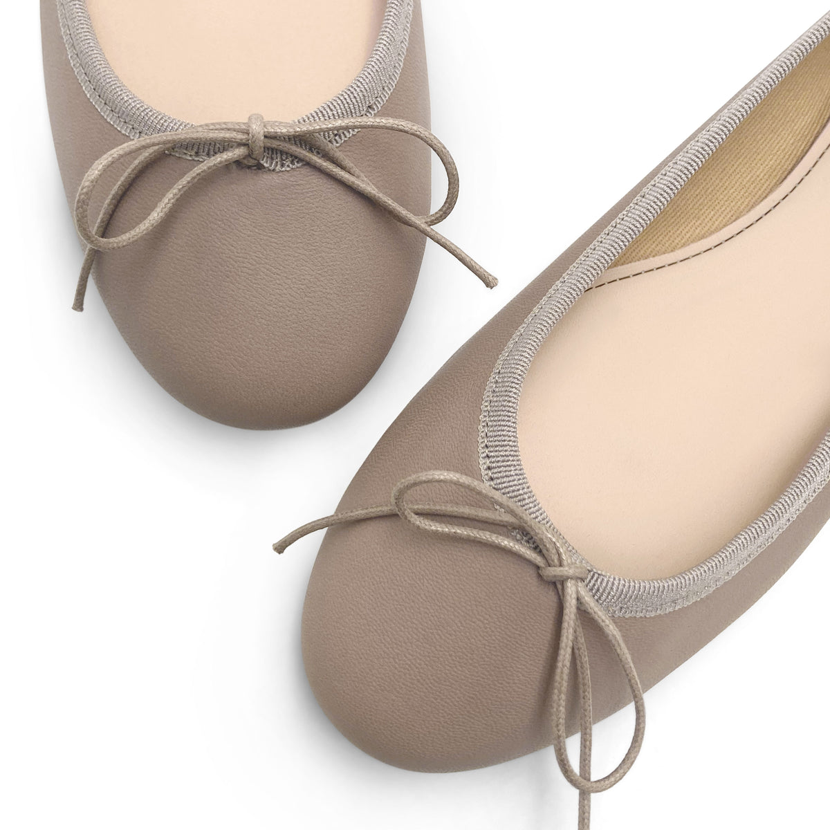 Bailarinas de piel gris paloma