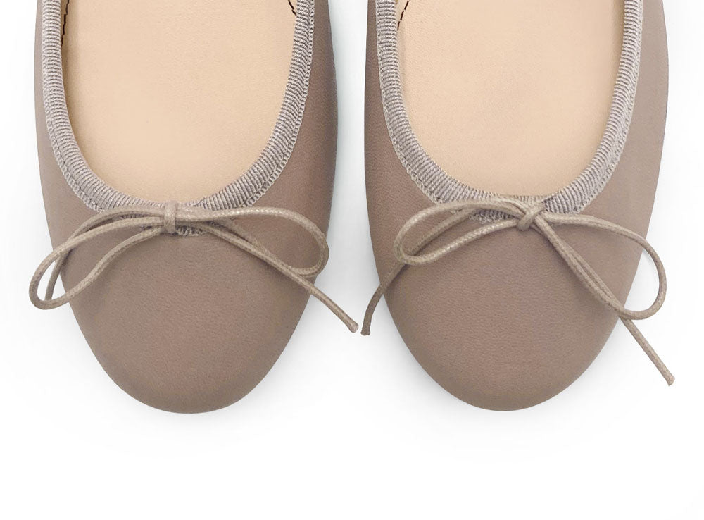 Ballerines en cuir gris tourterelle