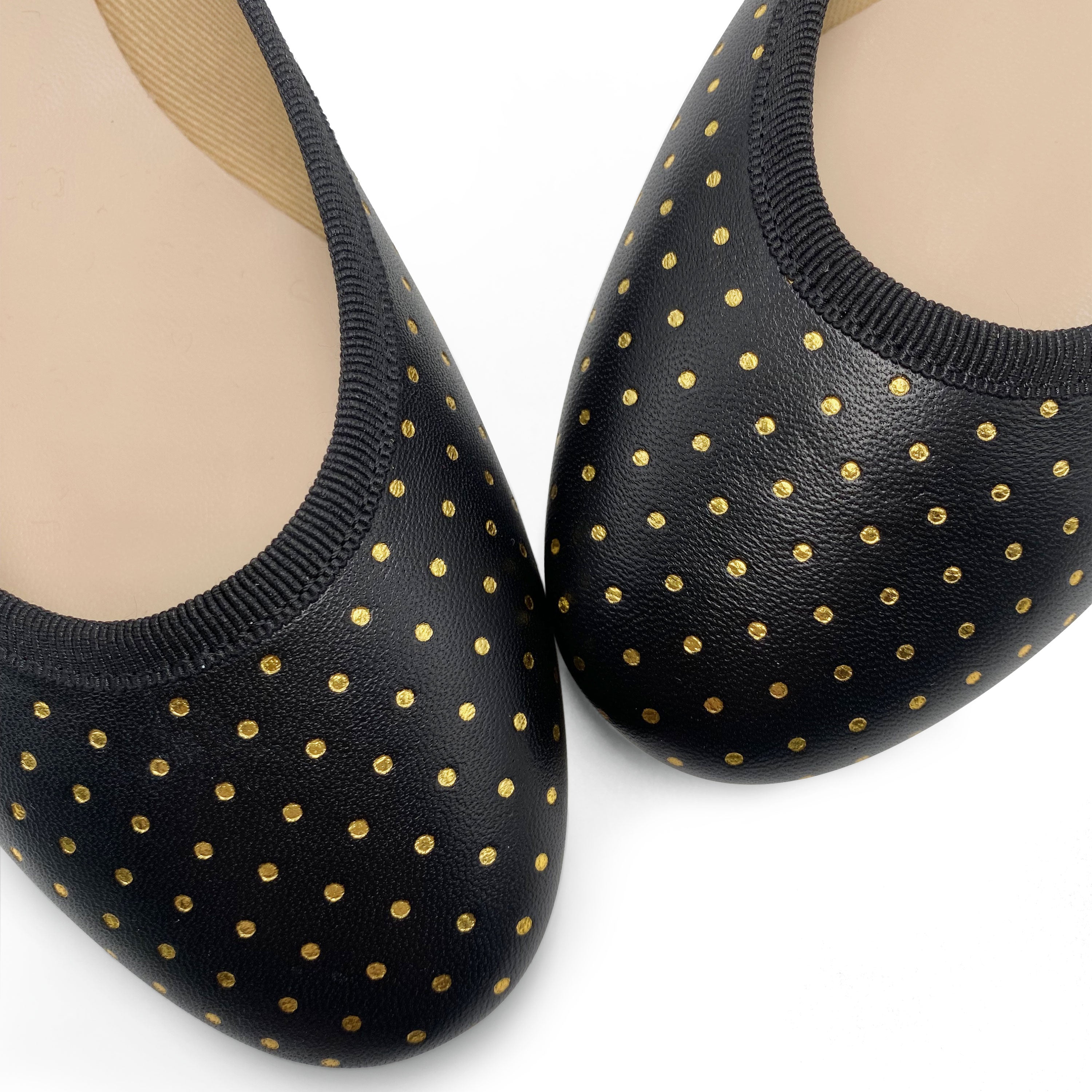 Ballerines en cuir noir à micro pois dorés