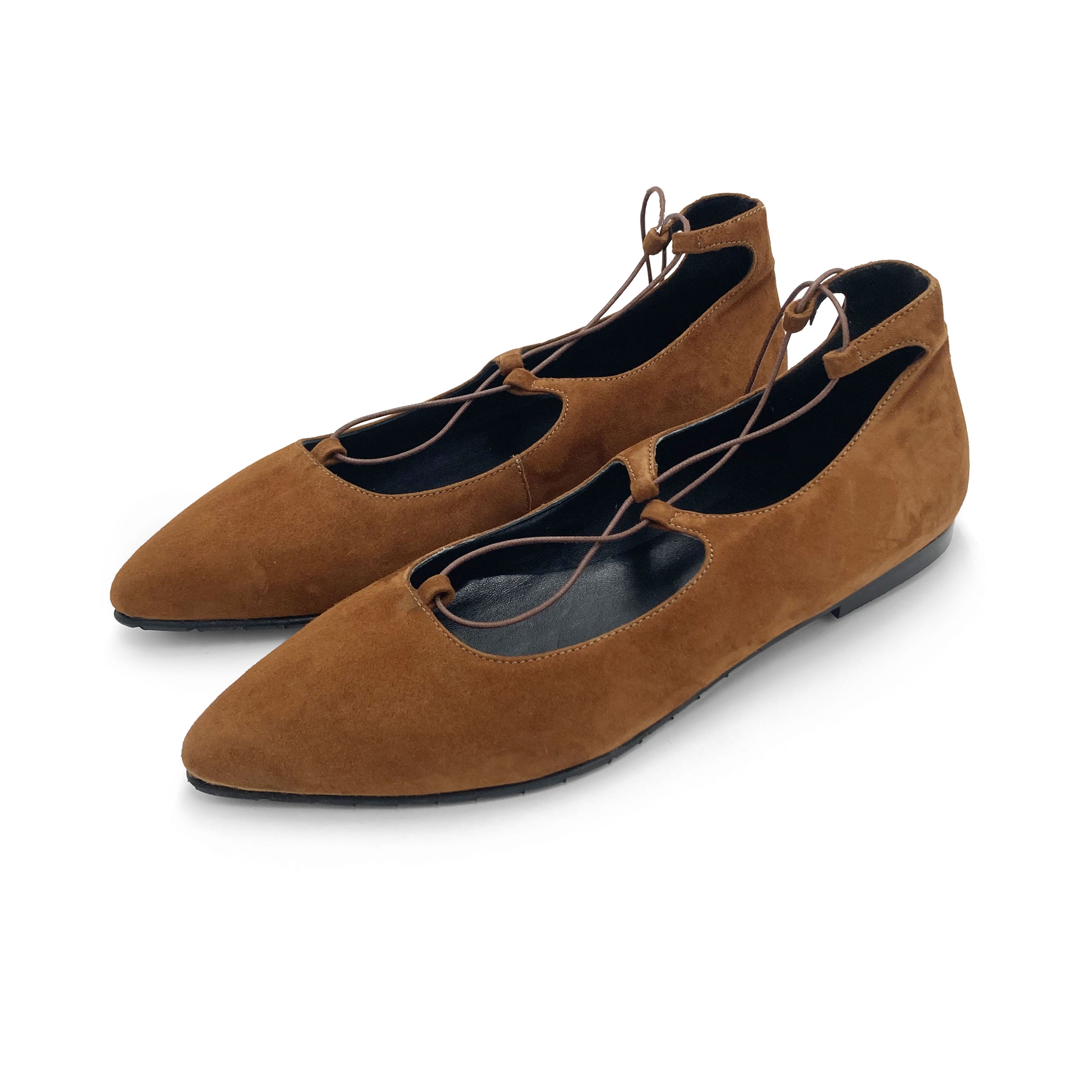 Braune Ballerinas aus Wildleder mit spitzer Spitze und Gladiator-Schnürung