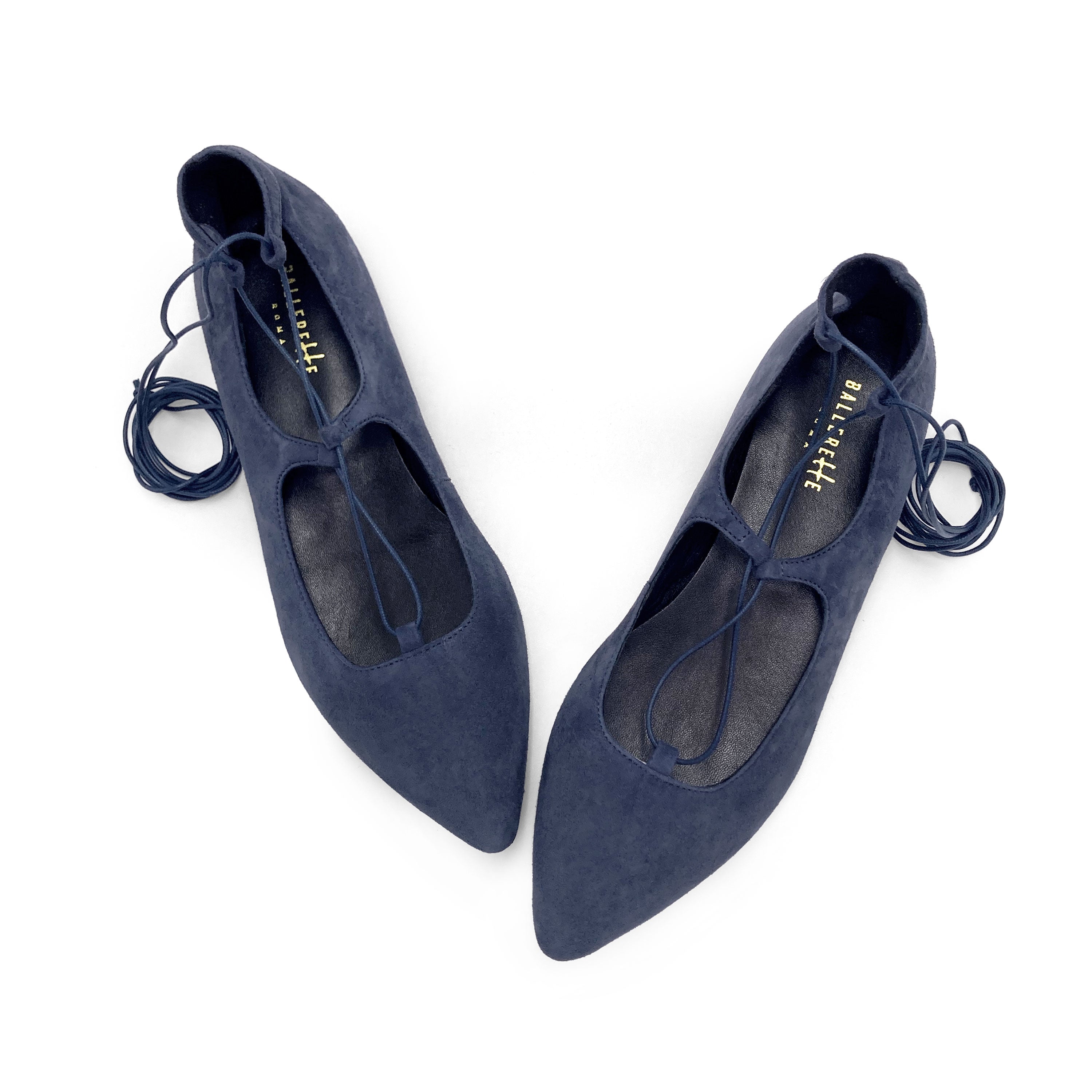 Petrolblaue Ballerinas aus Wildleder mit spitzer Spitze und Gladiator-Schnürung