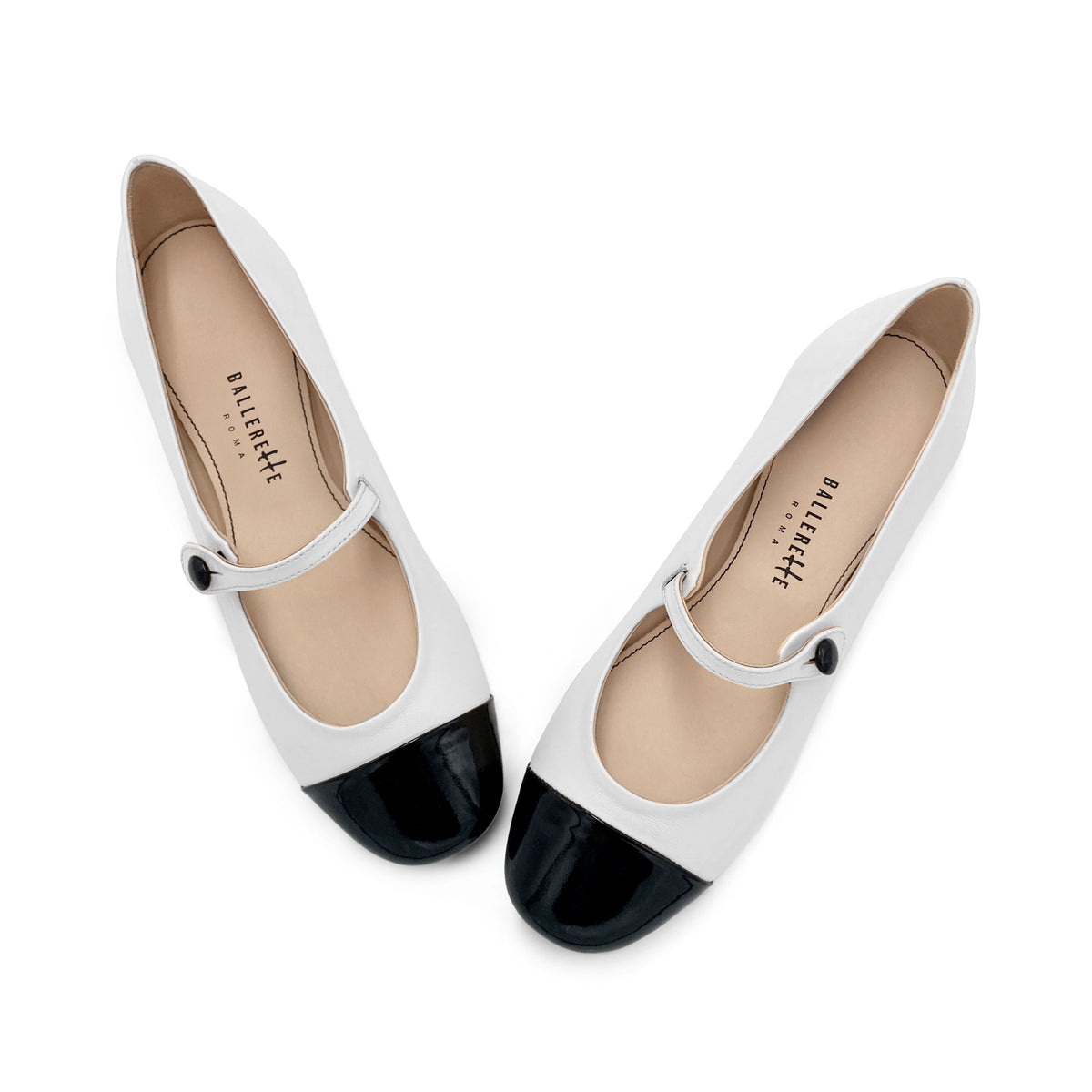 Weiße Mary-Jane-Ballerinas aus Leder mit Riemen und Lackspitze