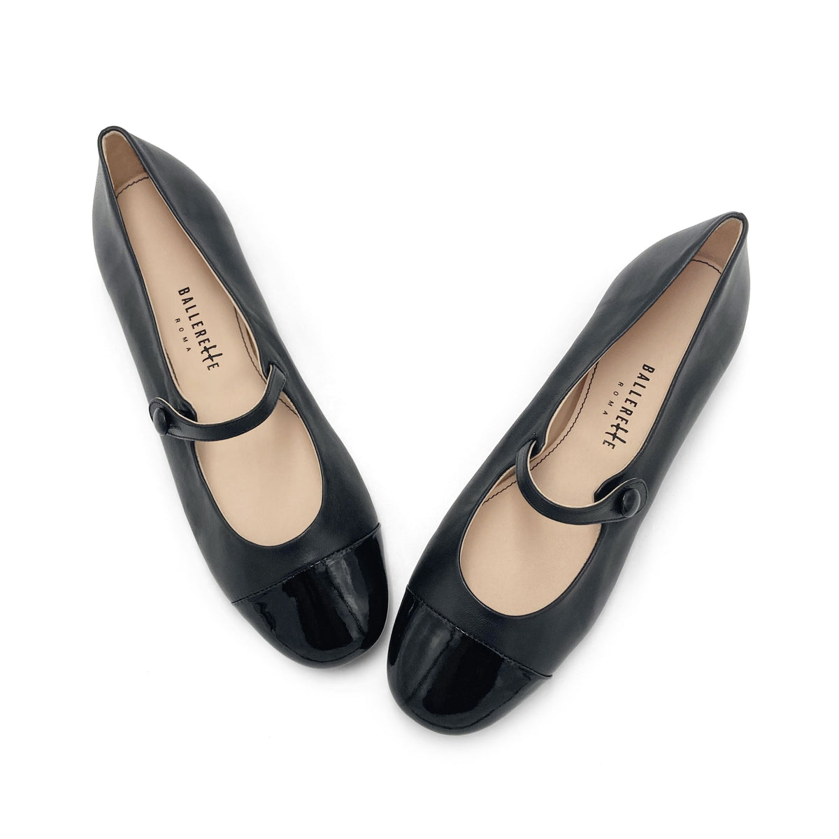 Ballerines en cuir noir avec bride et bout en cuir verni