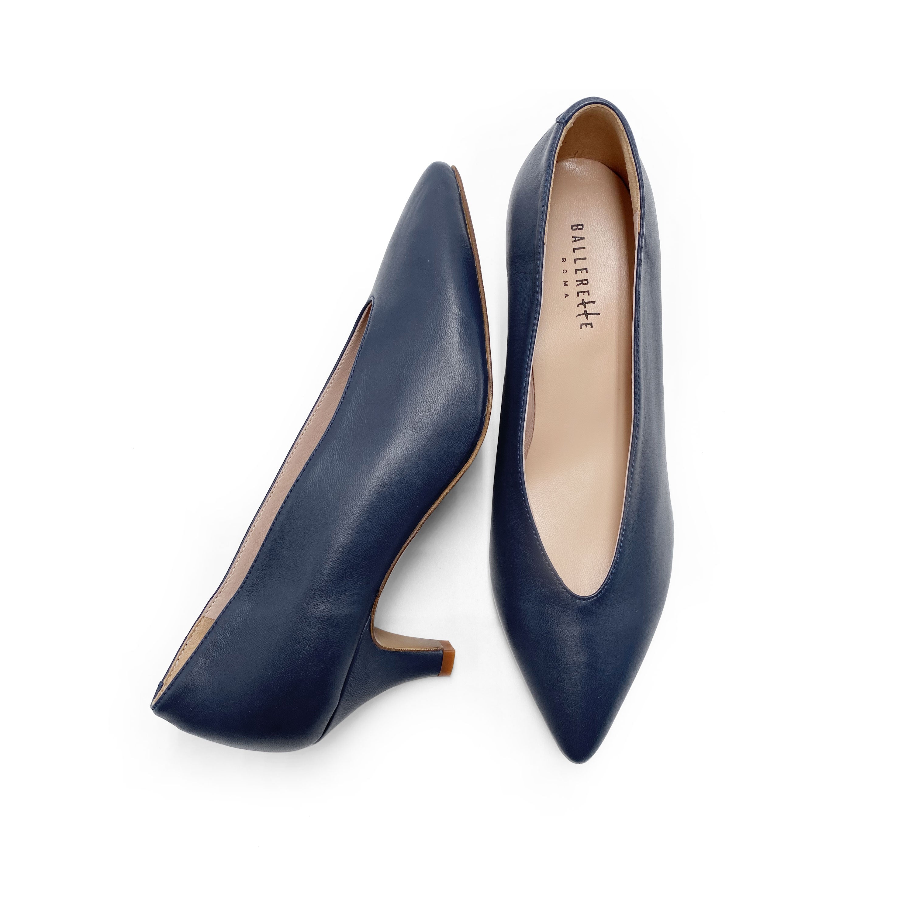 Blue leather décolleté with v-cut
