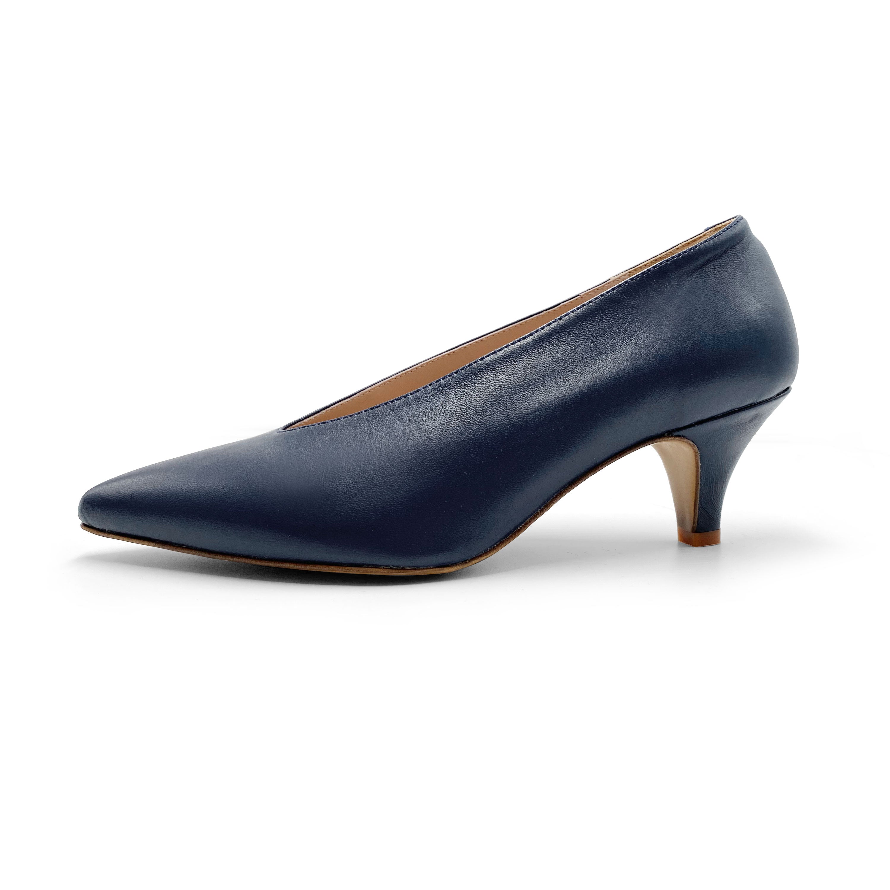Blue leather décolleté with v-cut
